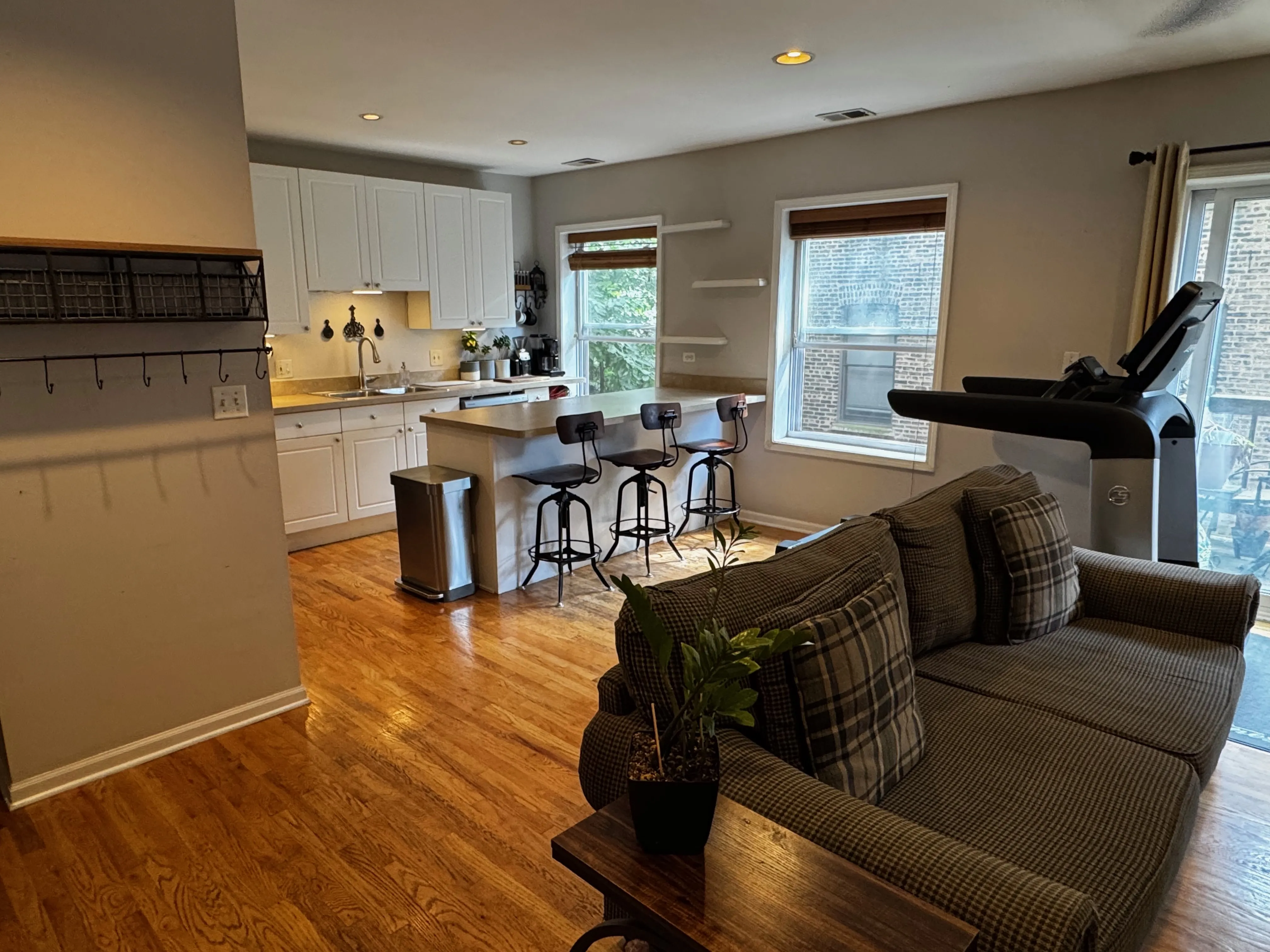 1050 W Dakin St 60613 60613-unit#1E-Chicago-IL