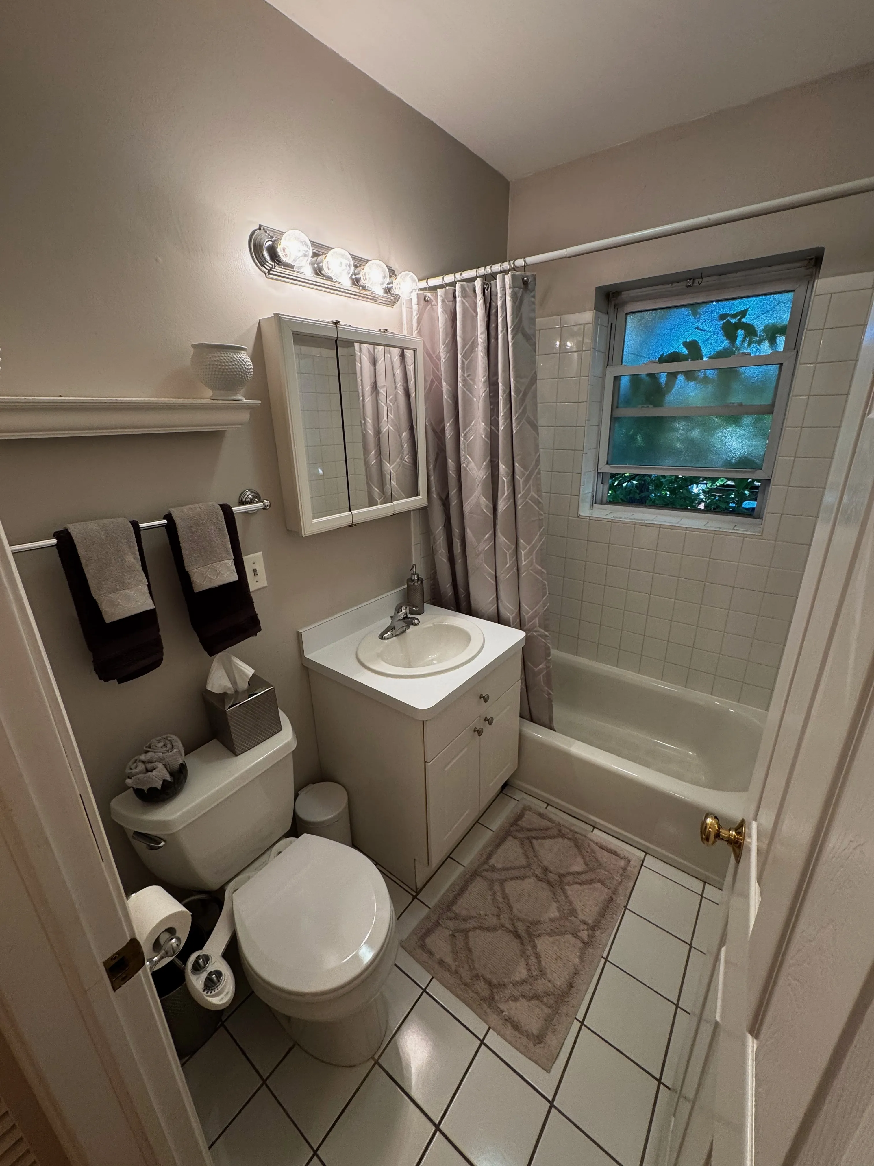 1050 W Dakin St 60613 60613-unit#1E-Chicago-IL