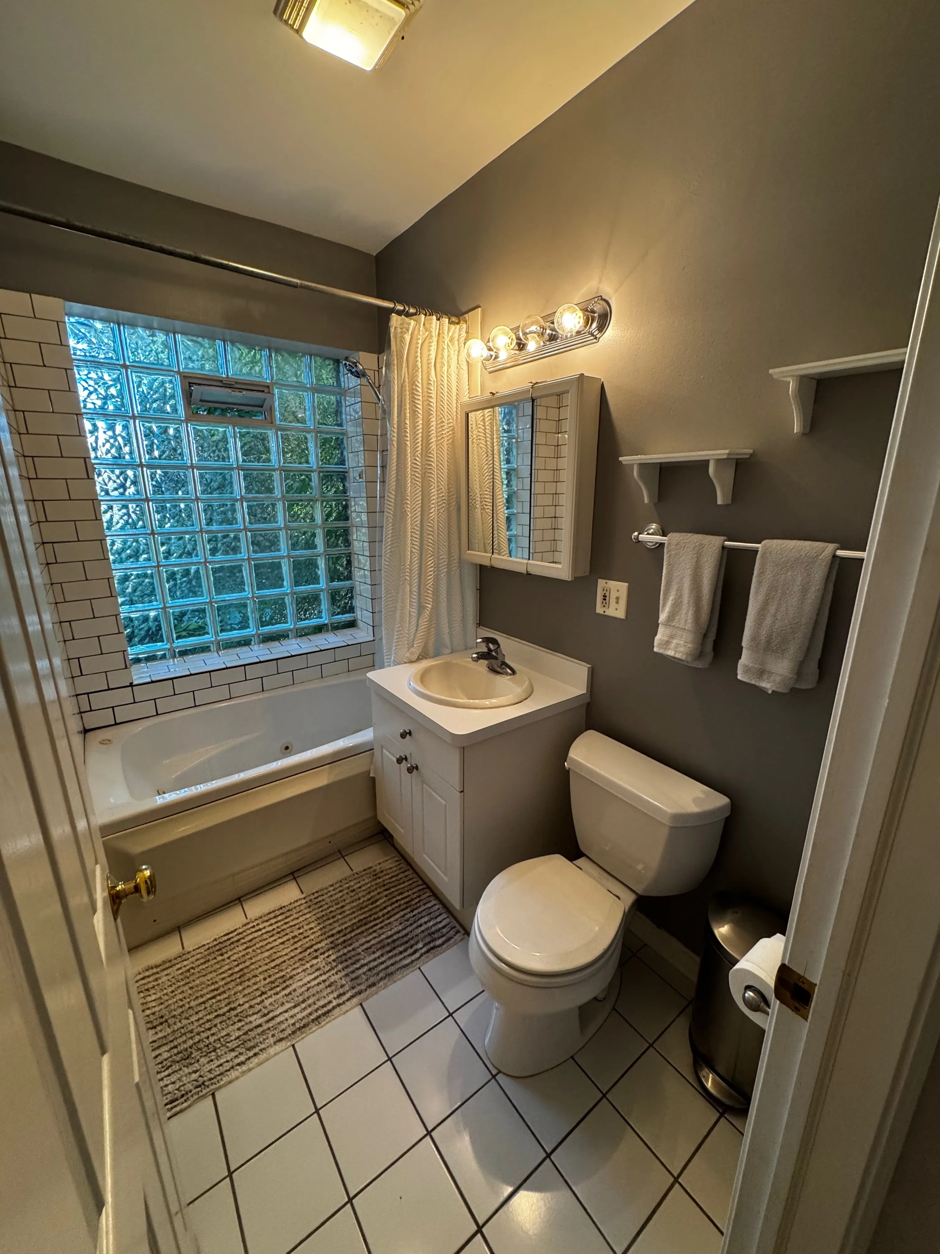 1050 W Dakin St 60613 60613-unit#1E-Chicago-IL