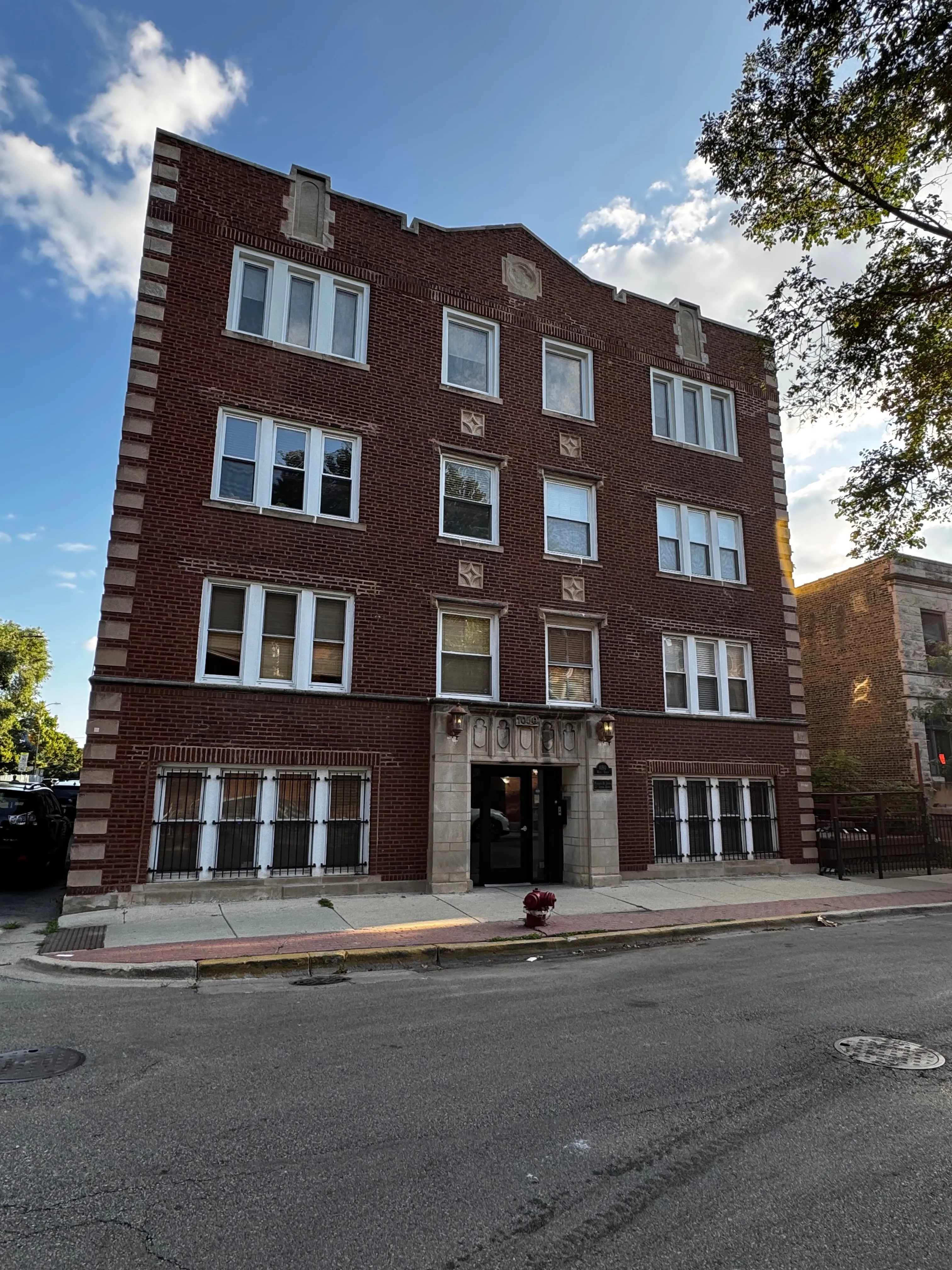 1050 W Dakin St 60613 60613-unit#1E-Chicago-IL