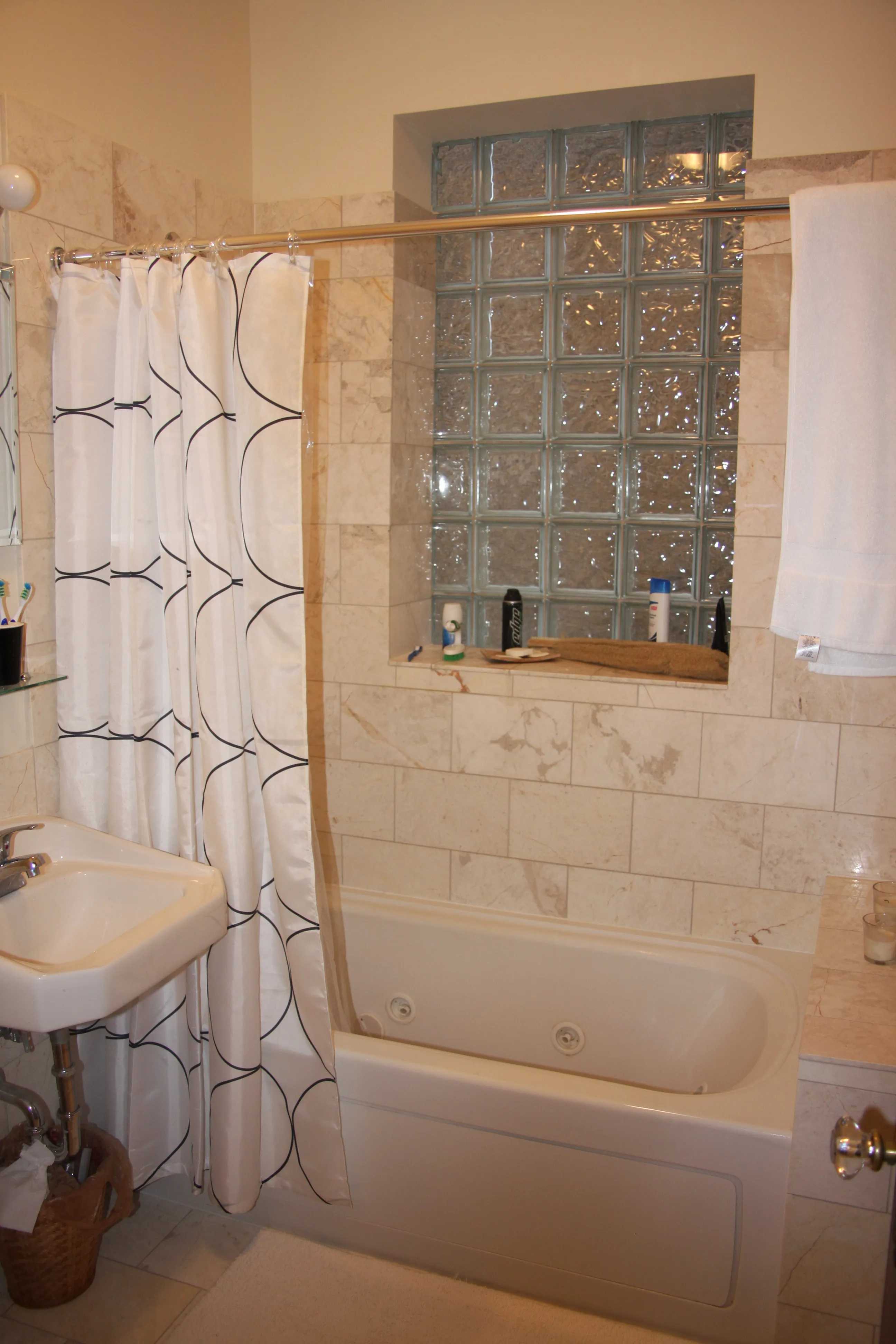 1462 W Farragut Ave   60640 60640-unit#1-Chicago-IL