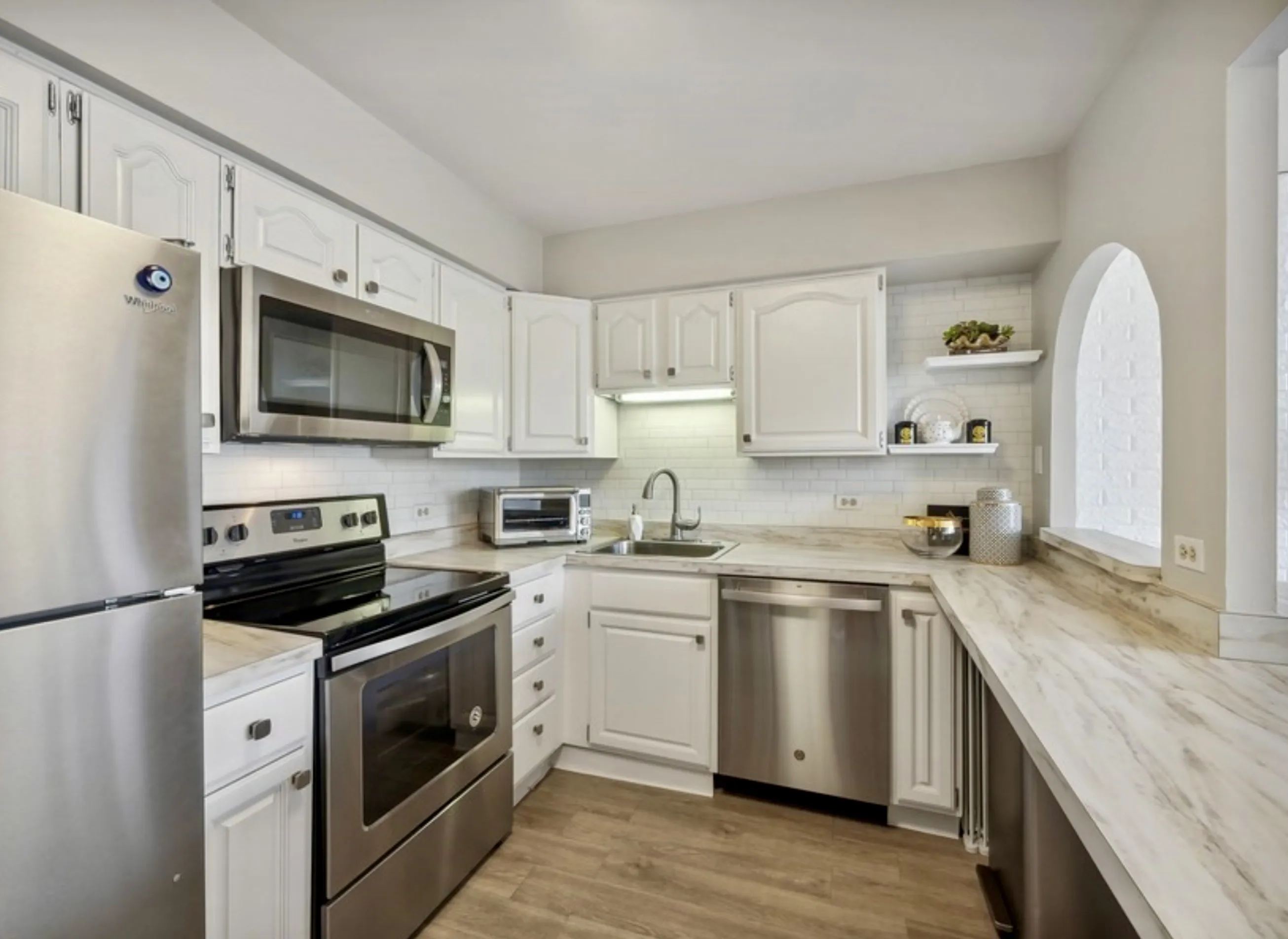 3930 N Pine Grove Ave 60613 60613-unit#5th Floor -Chicago-IL