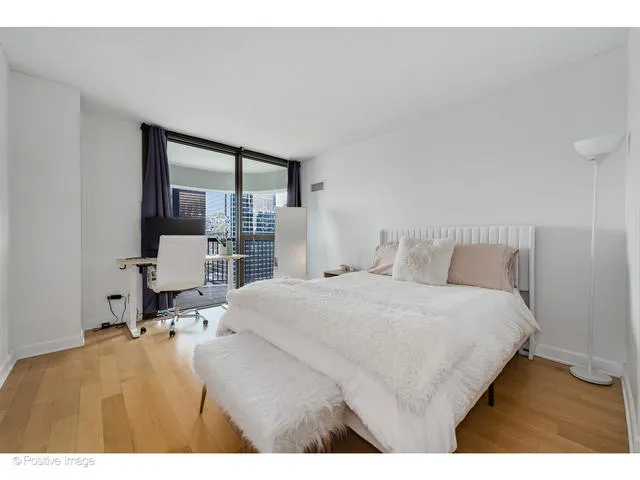 400 N Lasalle Blvd 60654-unit#4402-Chicago-IL