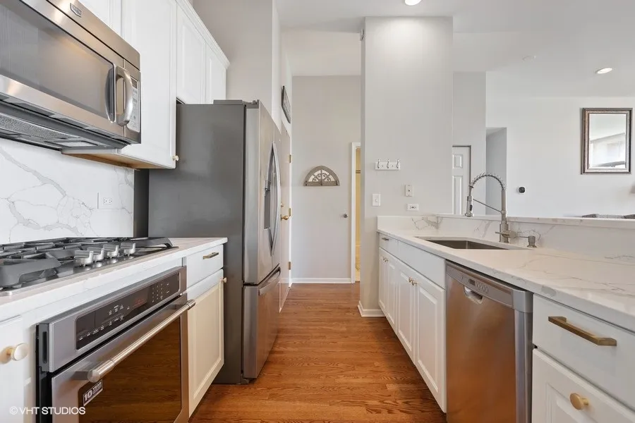 1350 W Fullerton Ave 60614 60614-unit#302-Chicago-IL