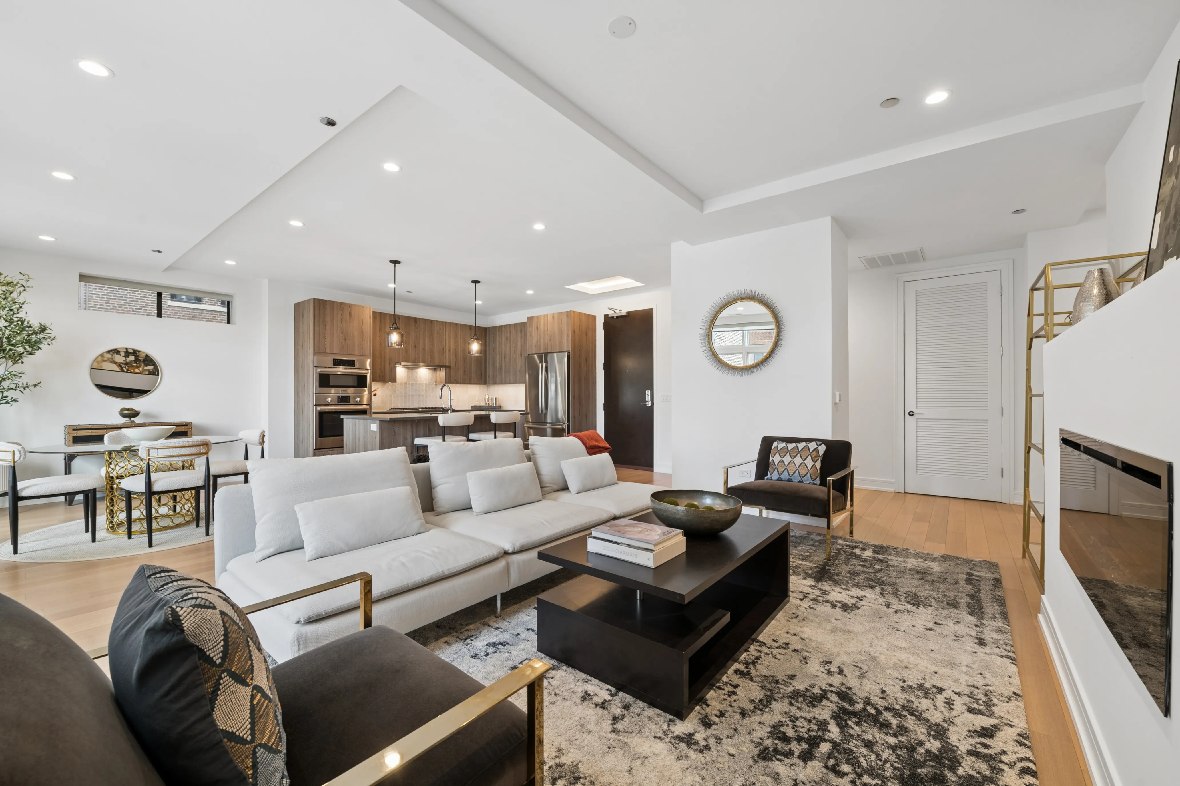 633 W Cornelia Ave 60657 60657-unit#1E-Chicago-IL