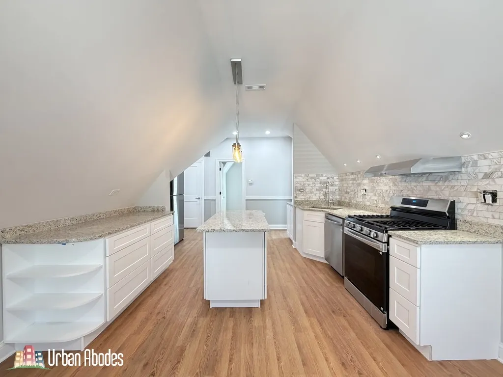 1721 W Nelson St   60657 60657-unit#3 Coach-Chicago-IL