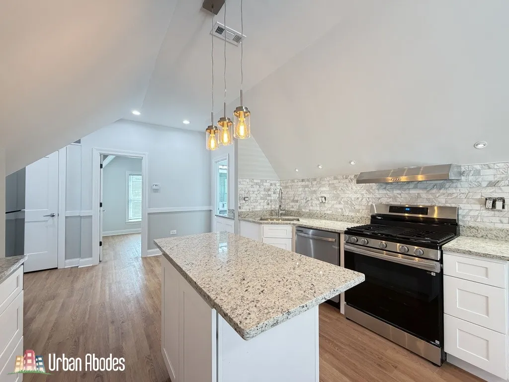 1721 W Nelson St   60657 60657-unit#3 Coach-Chicago-IL