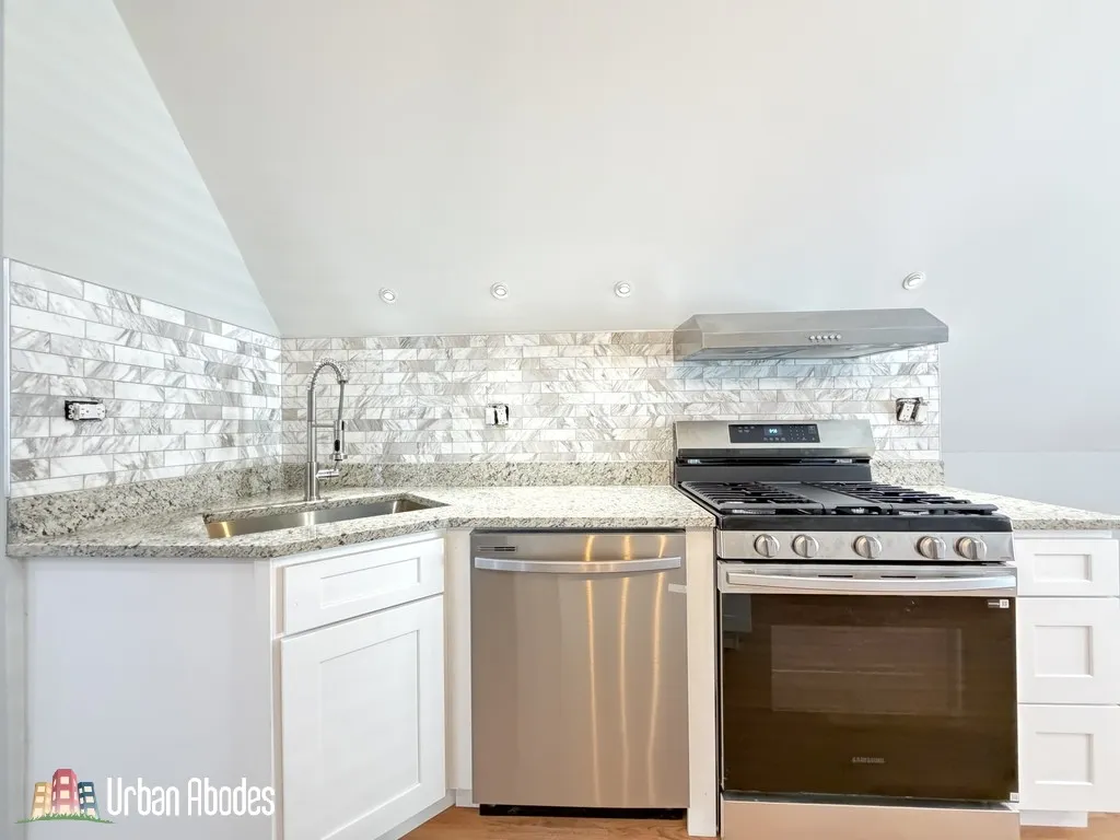 1721 W Nelson St   60657 60657-unit#3 Coach-Chicago-IL