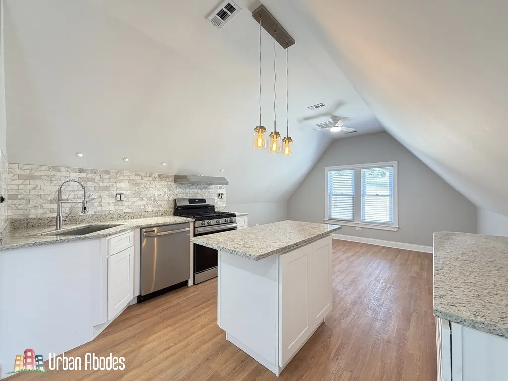 1721 W Nelson St   60657 60657-unit#3 Coach-Chicago-IL