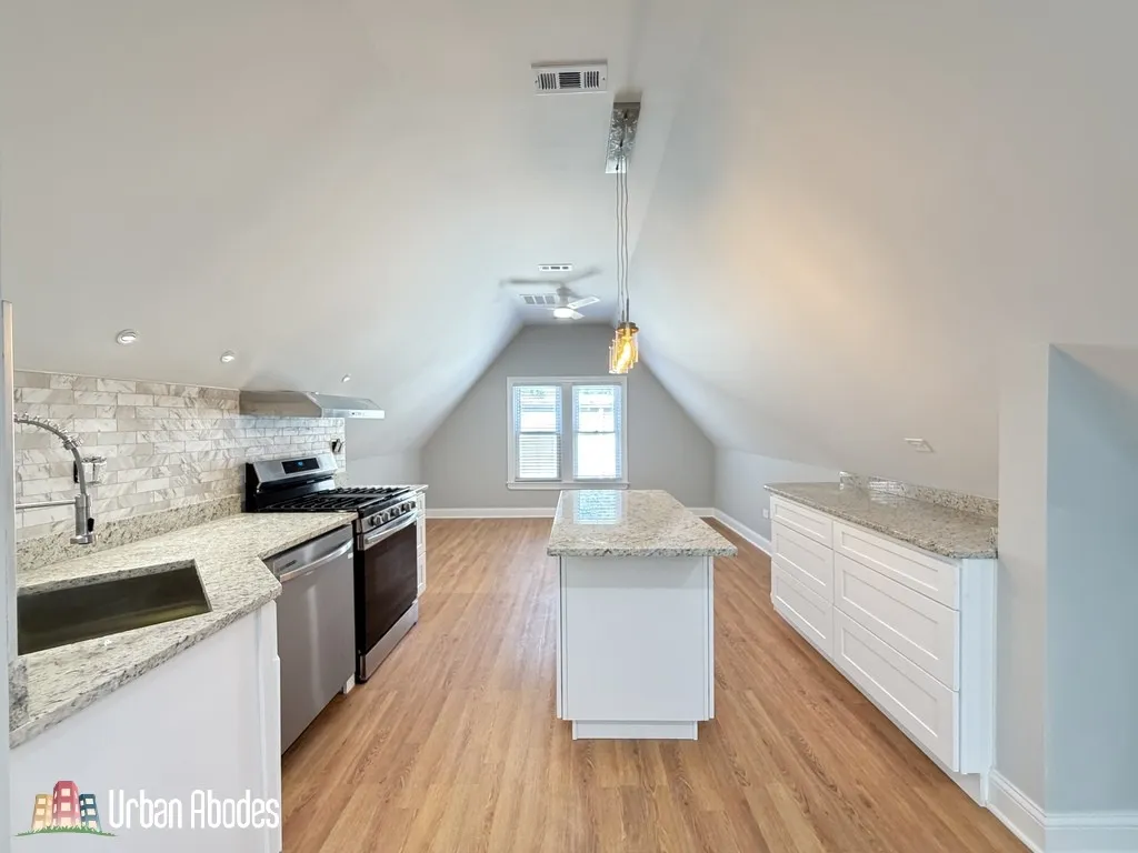 1721 W Nelson St   60657 60657-unit#3 Coach-Chicago-IL