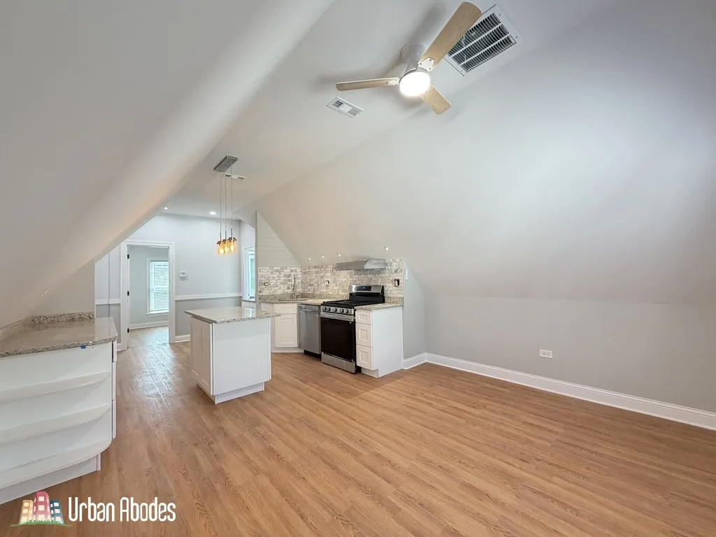 1721 W Nelson St   60657 60657-unit#3 Coach-Chicago-IL