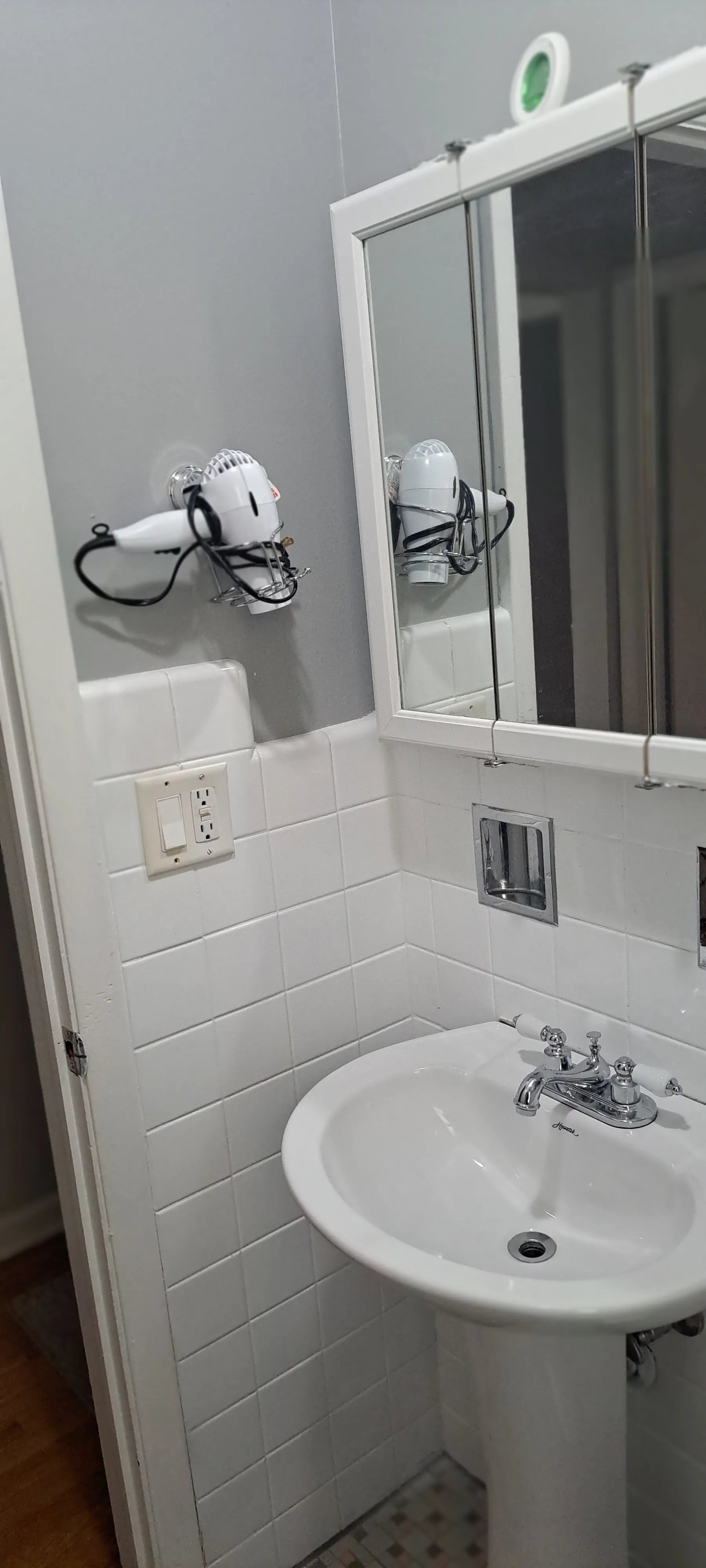  N Hoyne Ave    60645-unit#1W-Chicago-IL
