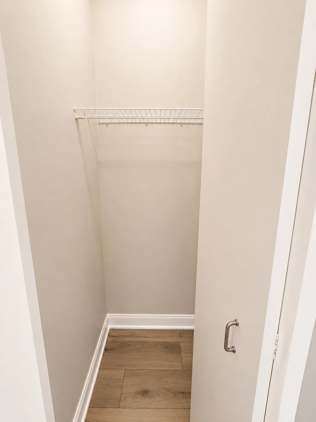 210 N Wells St   60601 60601-unit#2402-Chicago-IL