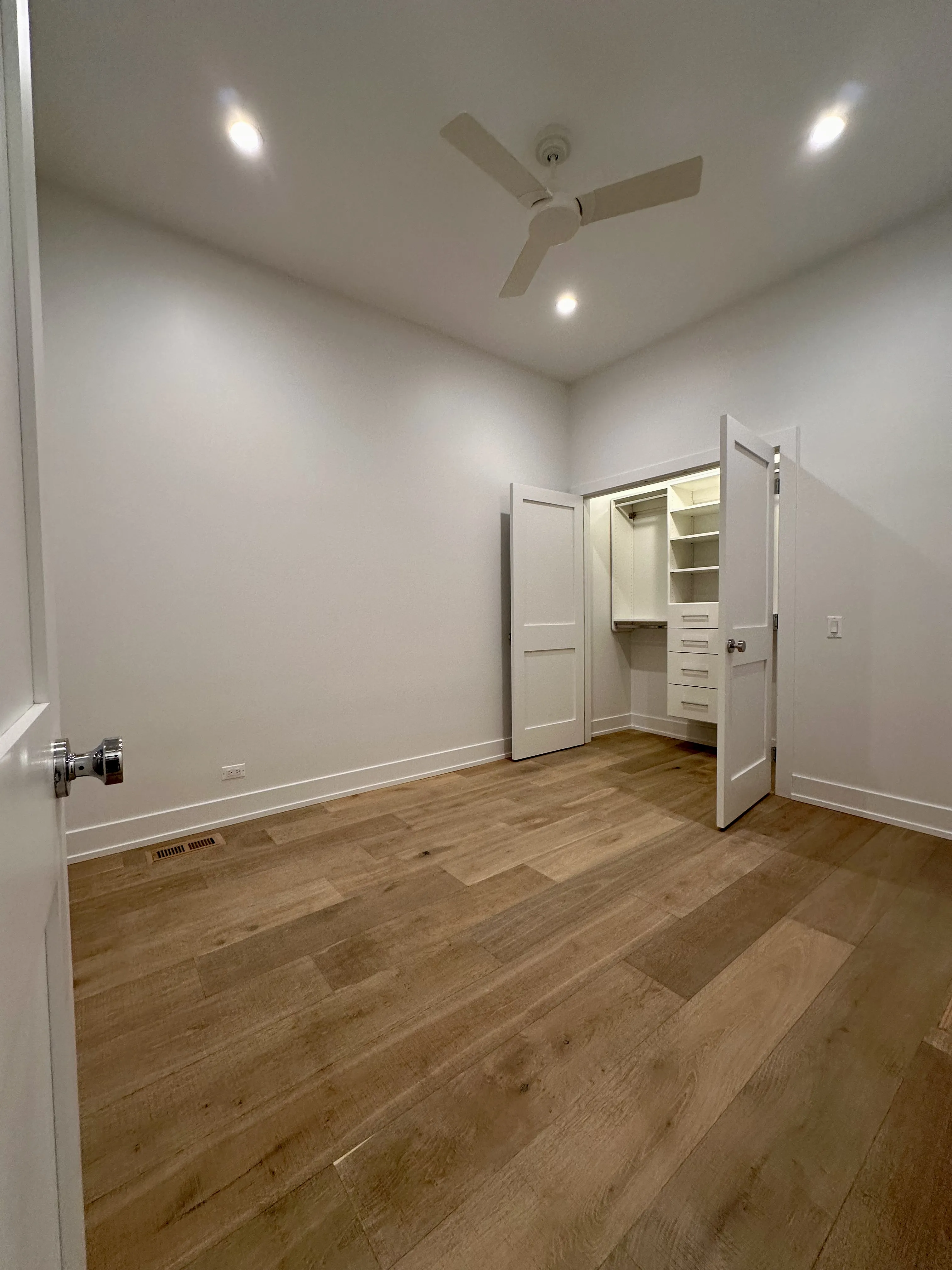 2950 N Sheffield Ave   60657 60657-unit#1F-Chicago-IL