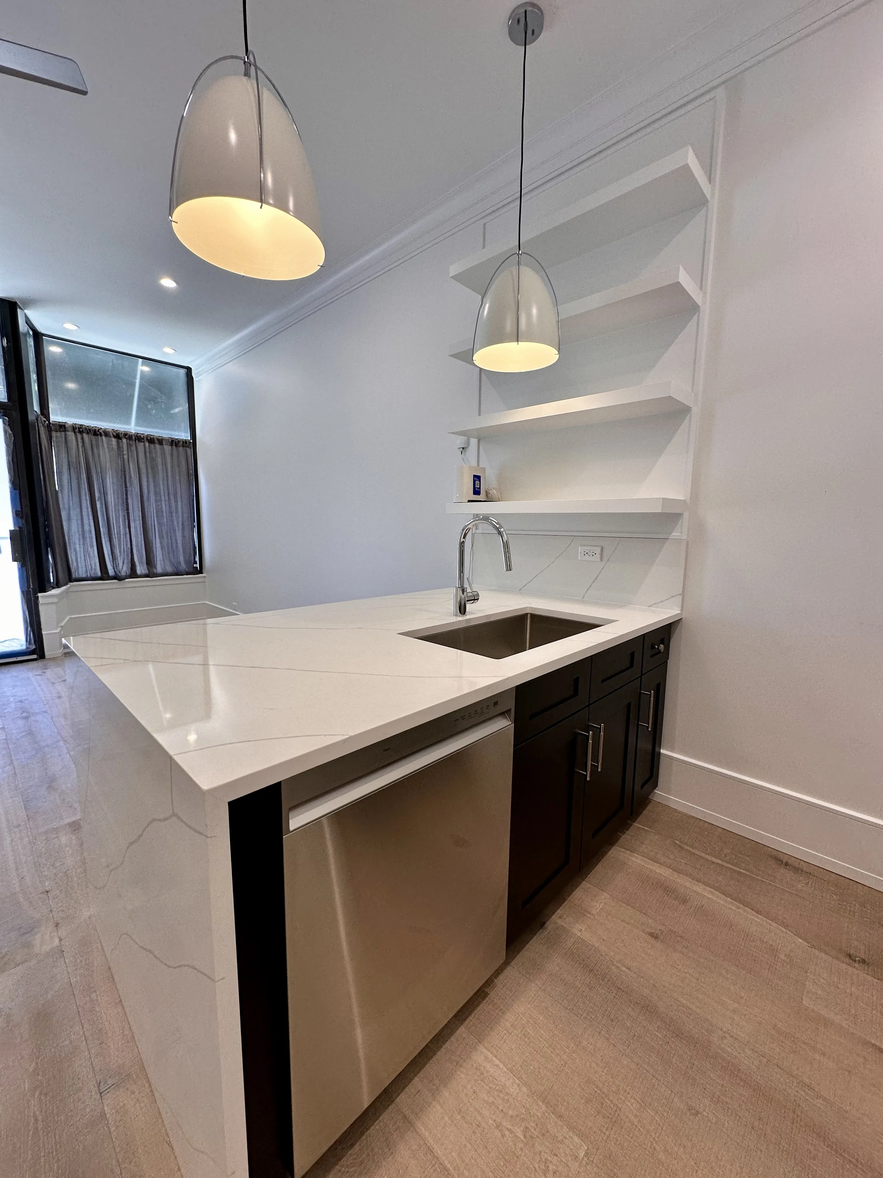 2950 N Sheffield Ave   60657 60657-unit#1F-Chicago-IL