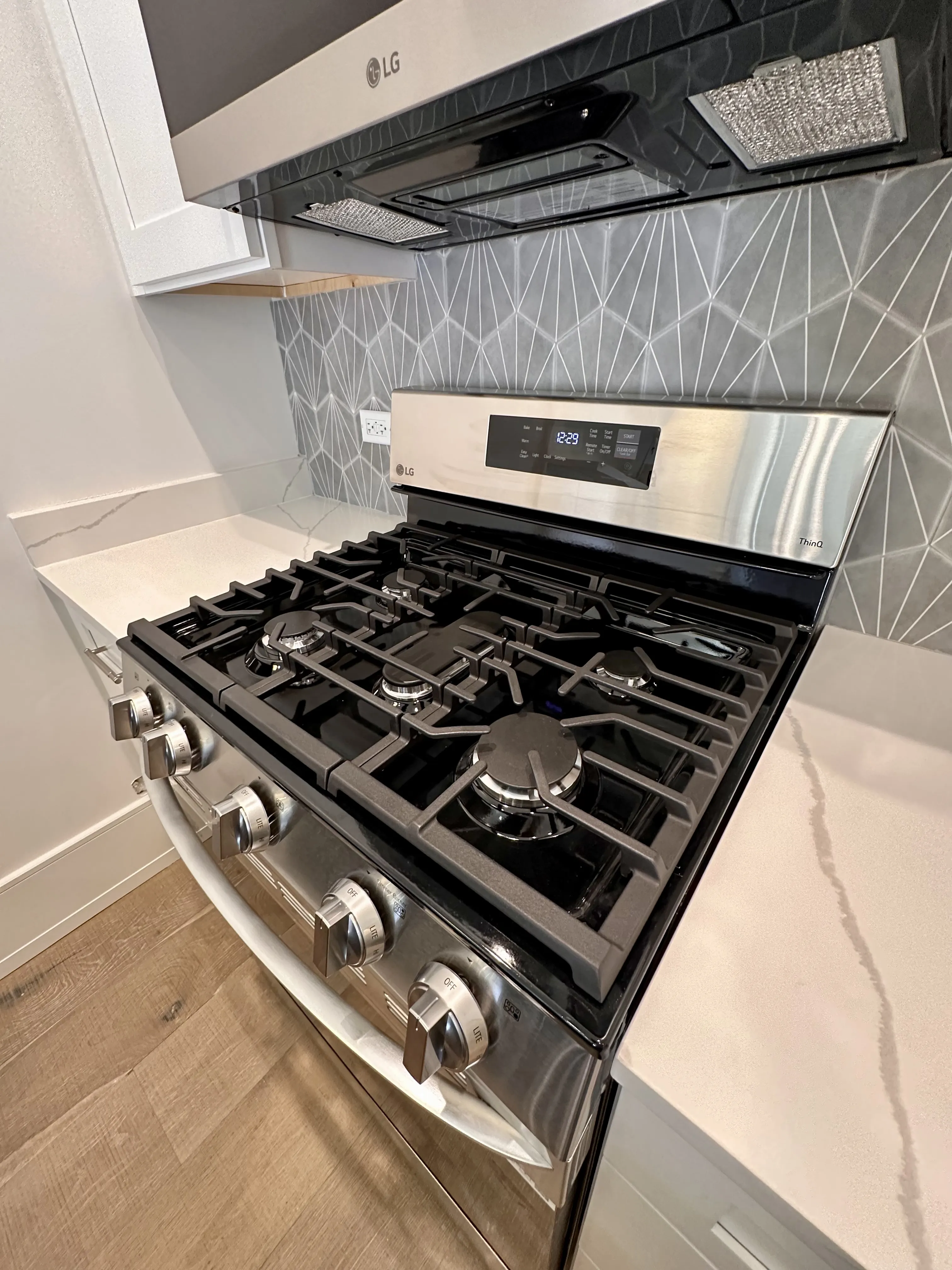 2950 N Sheffield Ave   60657 60657-unit#1F-Chicago-IL