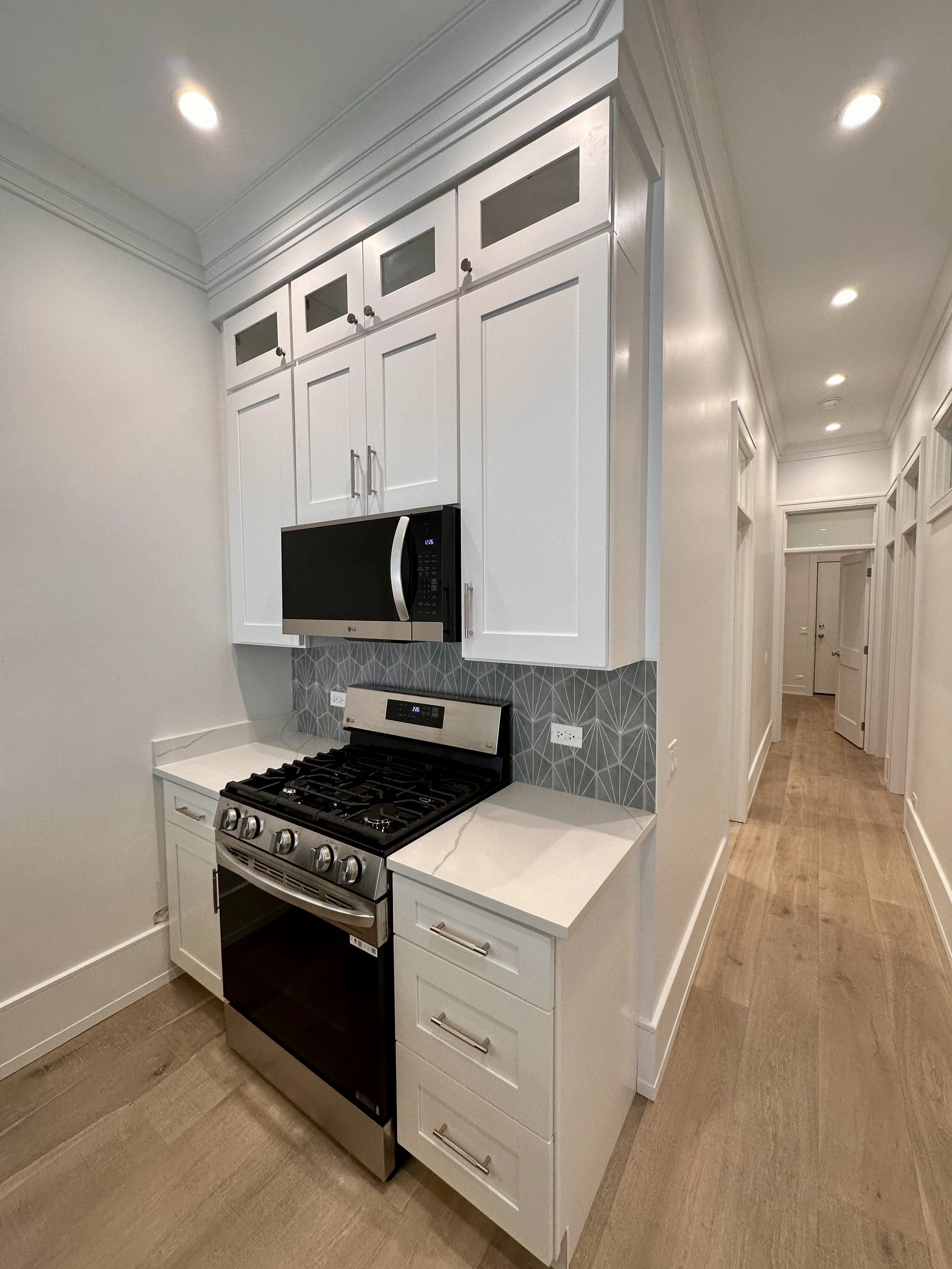 2950 N Sheffield Ave   60657 60657-unit#1F-Chicago-IL
