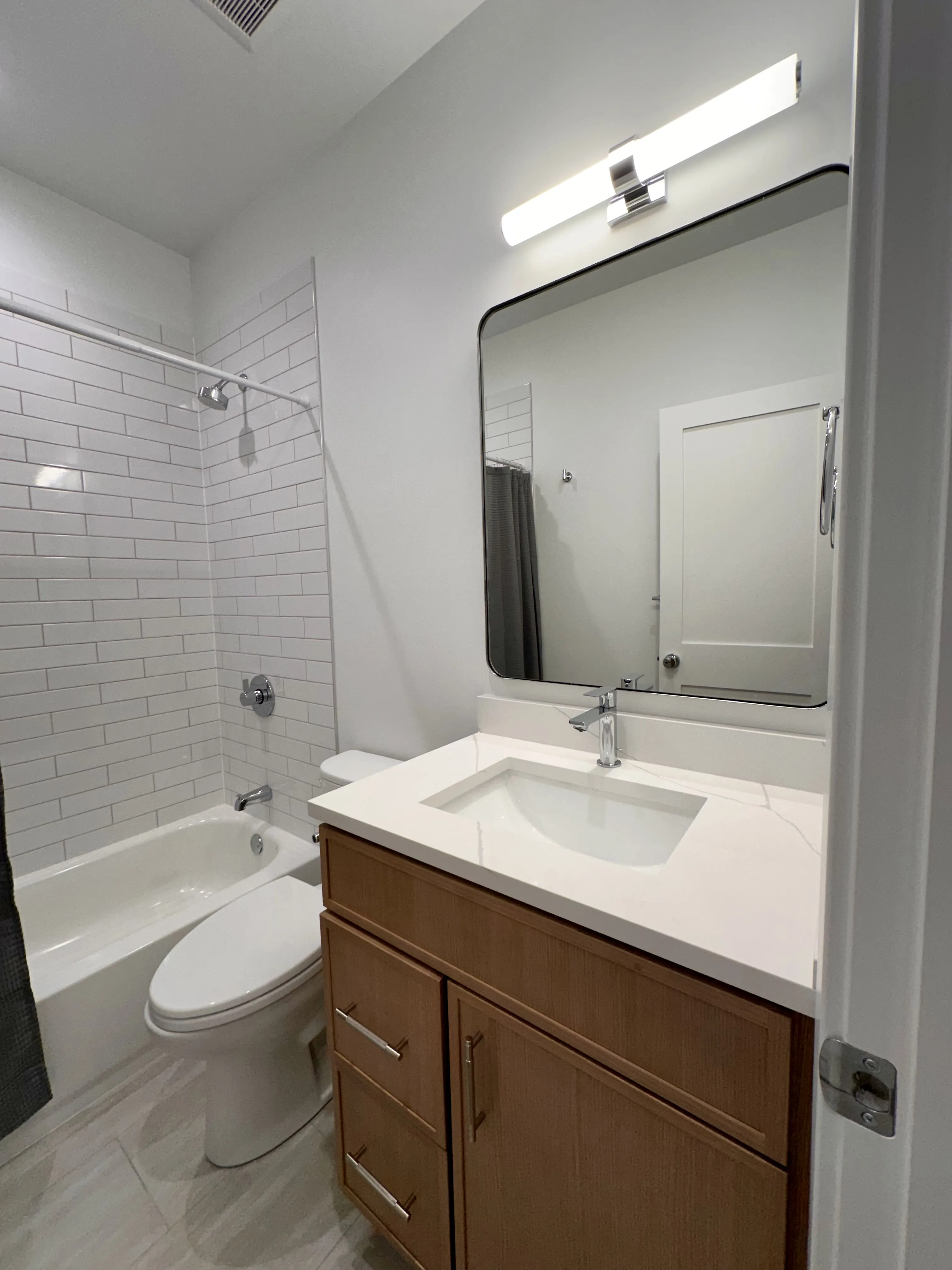 2950 N Sheffield Ave   60657 60657-unit#1F-Chicago-IL