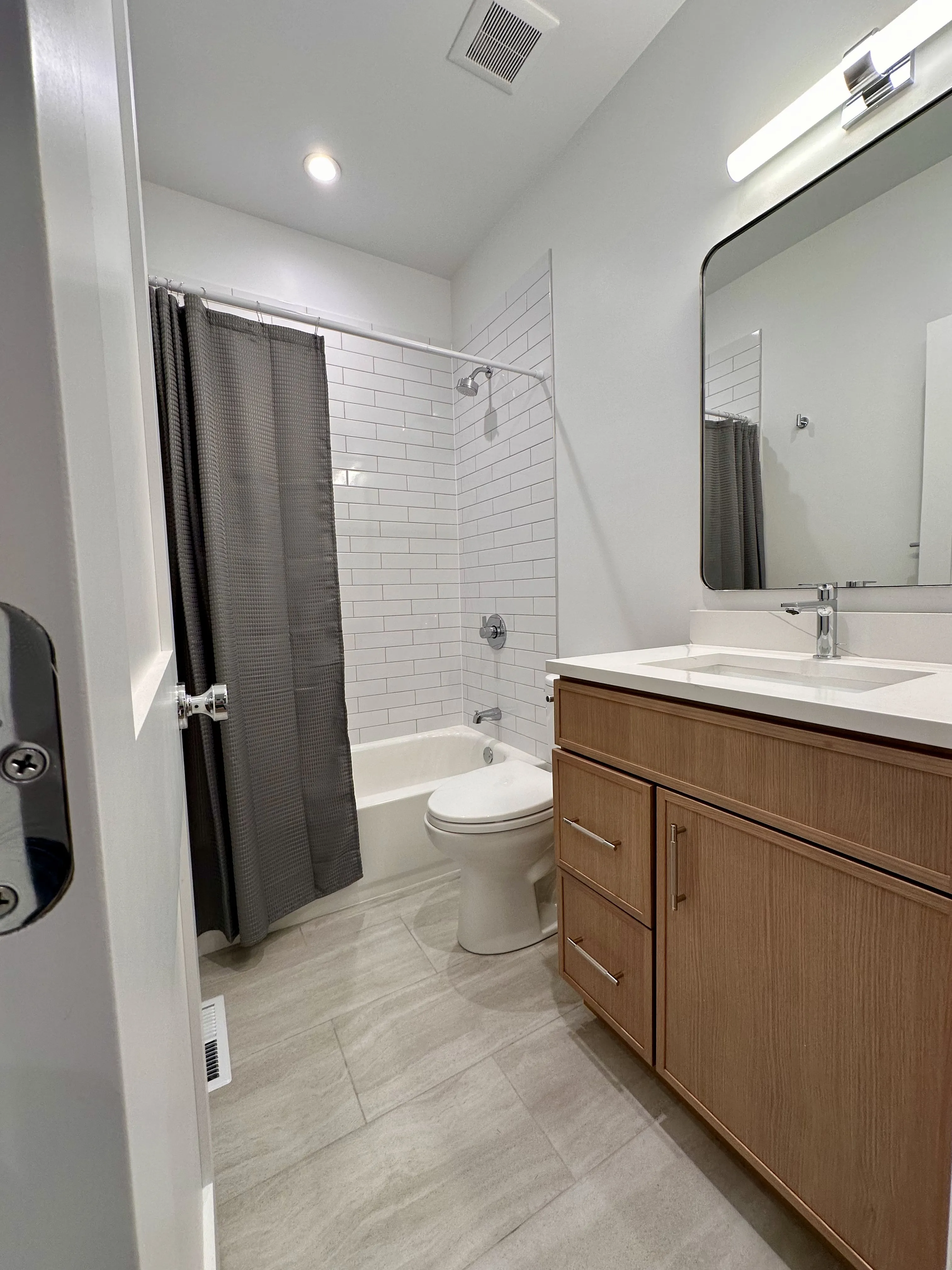 2950 N Sheffield Ave   60657 60657-unit#1F-Chicago-IL