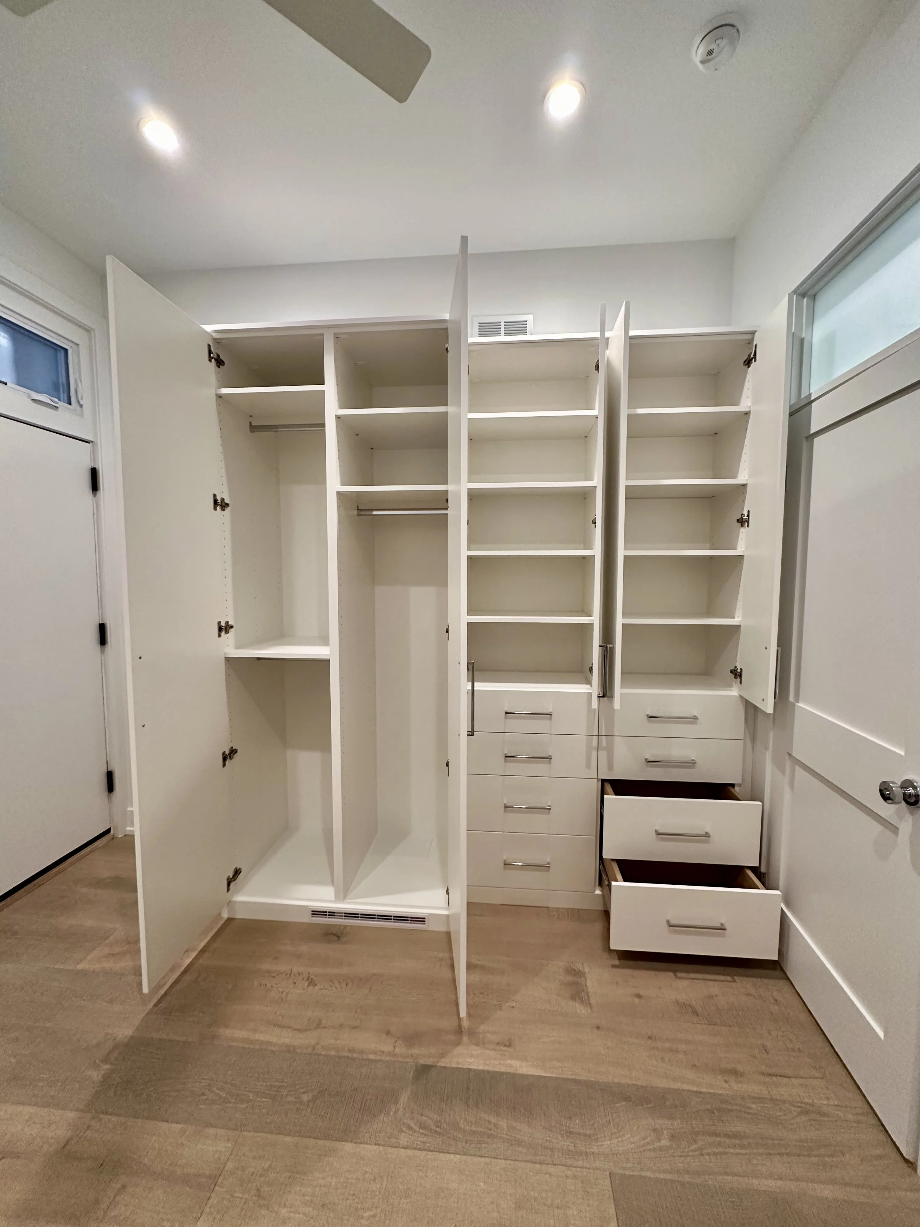 2950 N Sheffield Ave   60657 60657-unit#1F-Chicago-IL