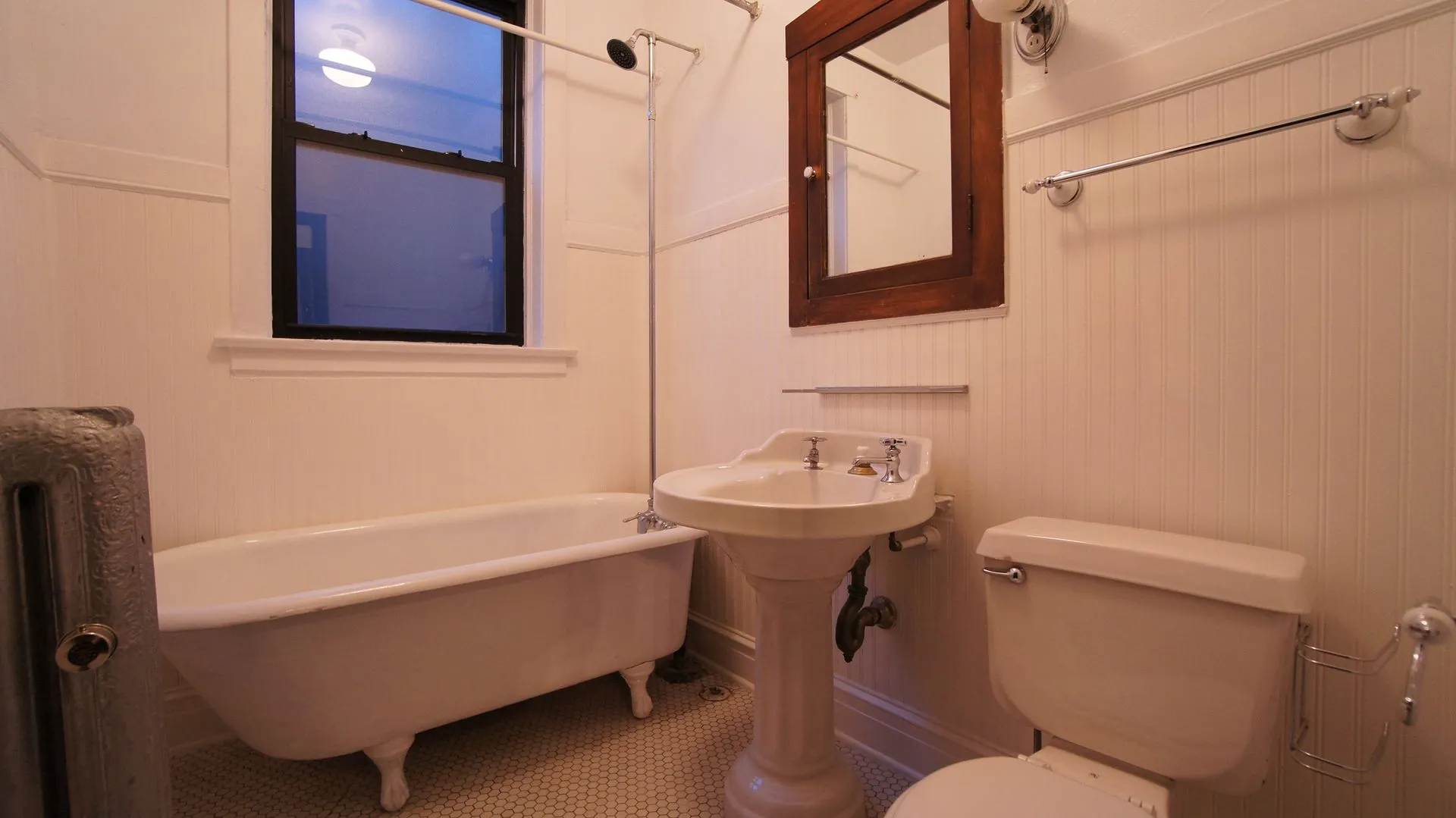 2418 N Sawyer Ave   60647 60647-unit#1W-Chicago-IL