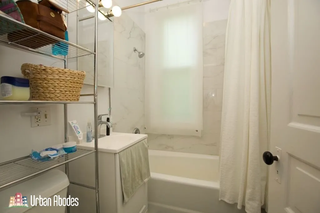 1111 W Roscoe St   60657 60657-unit#2A-Chicago-IL