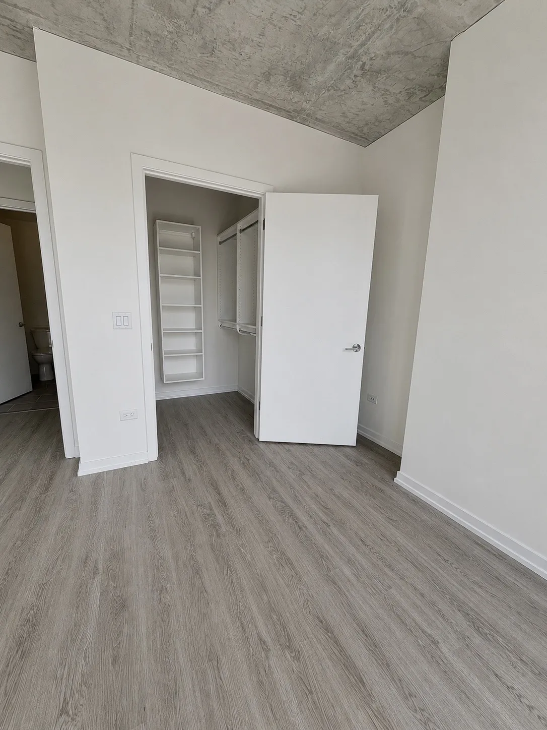 460 W  Ave   60610 60610-unit#1403-Chicago-IL