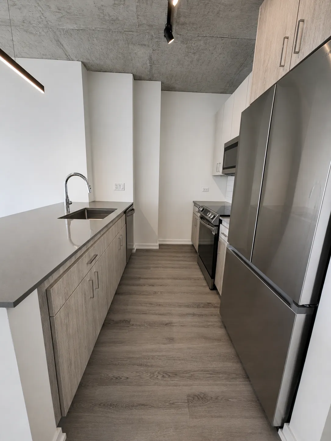 460 W  Ave   60610 60610-unit#1403-Chicago-IL