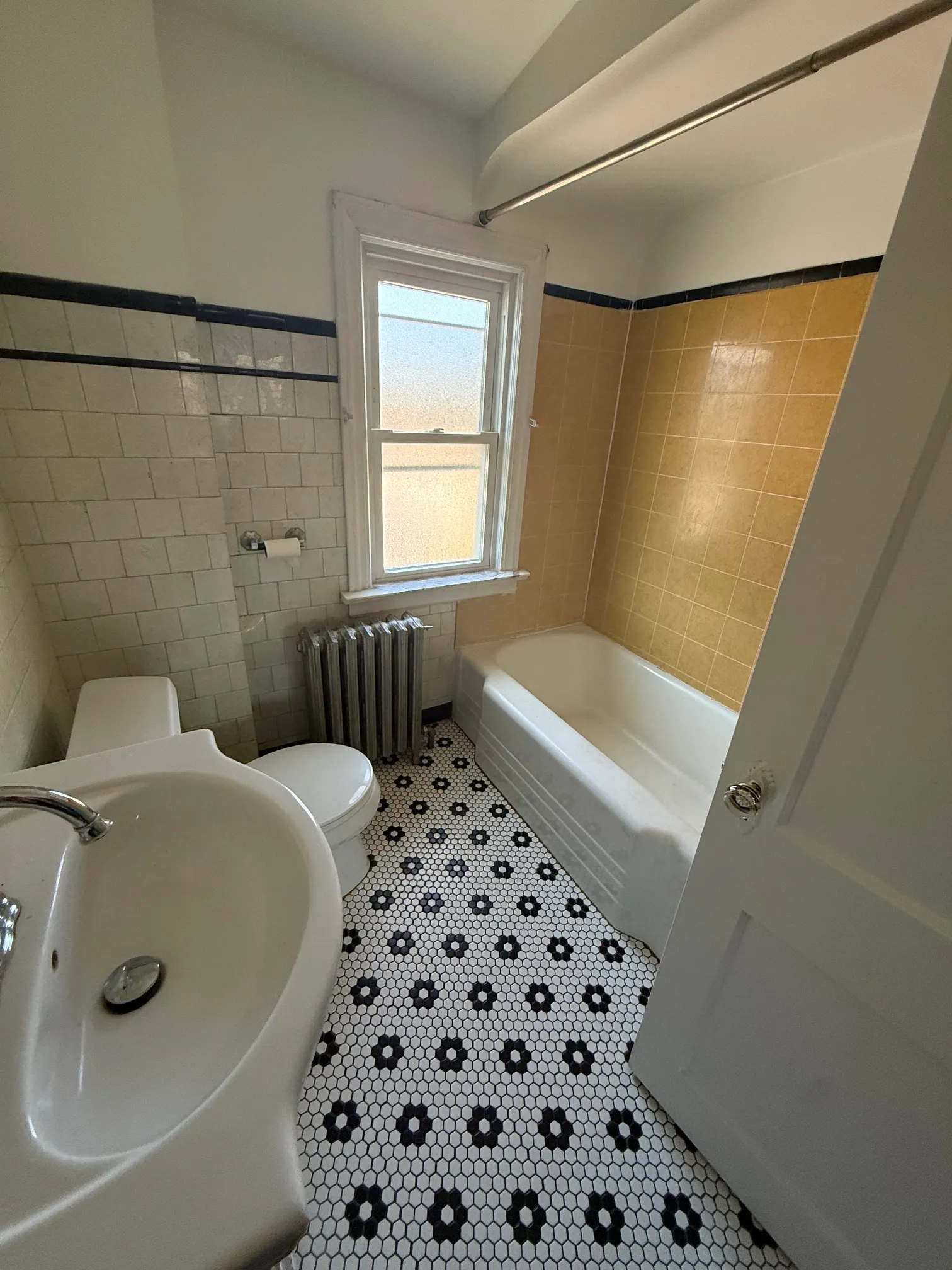 5445 N LOTUS AVE 60630-Upstairs-unit#A-Chicago-IL