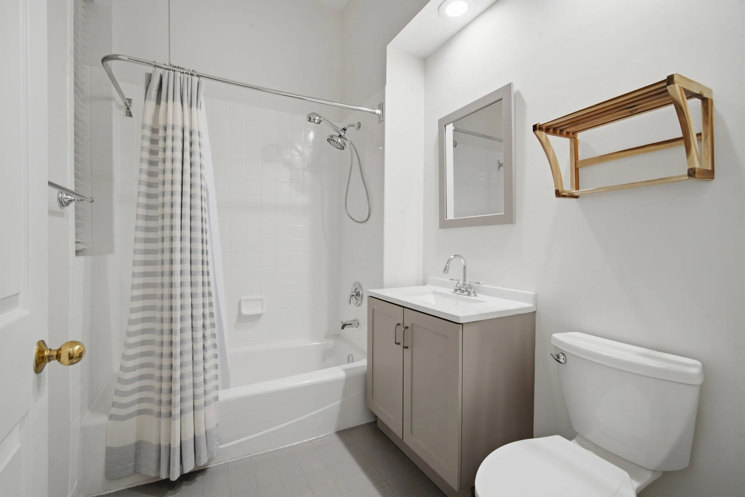 626 W Buckingham Pl   60657 60657-unit#1E-Chicago-IL