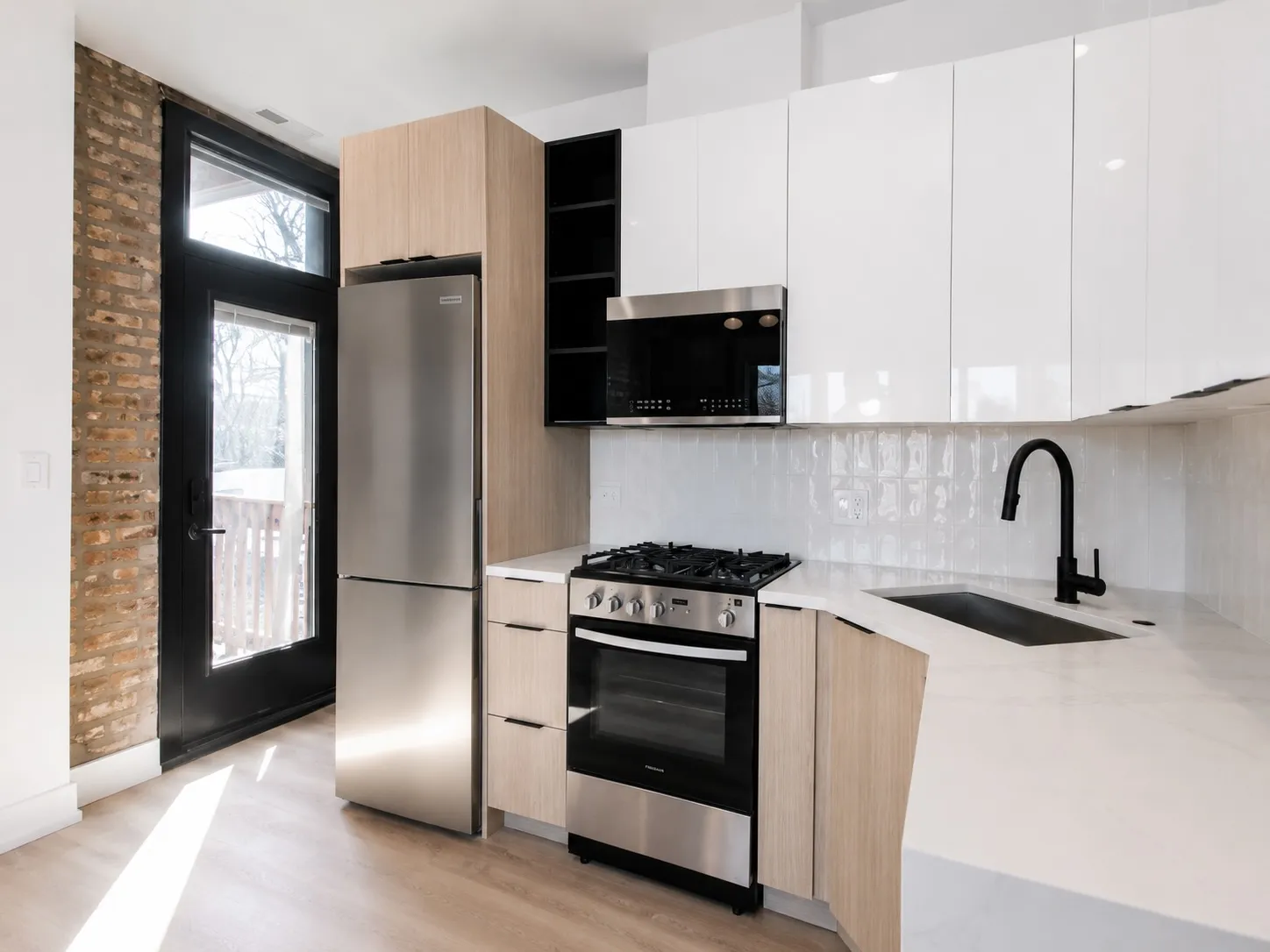 1037 W Byron St   60613 60613-unit#2-Chicago-IL