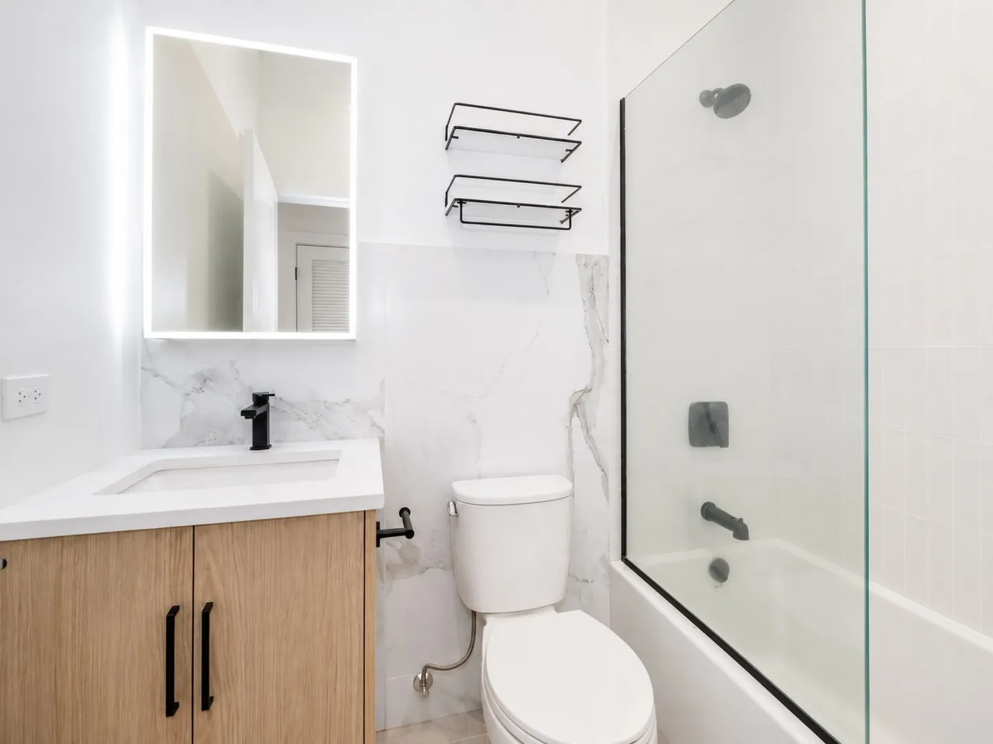 1037 W Byron St   60613 60613-unit#2-Chicago-IL