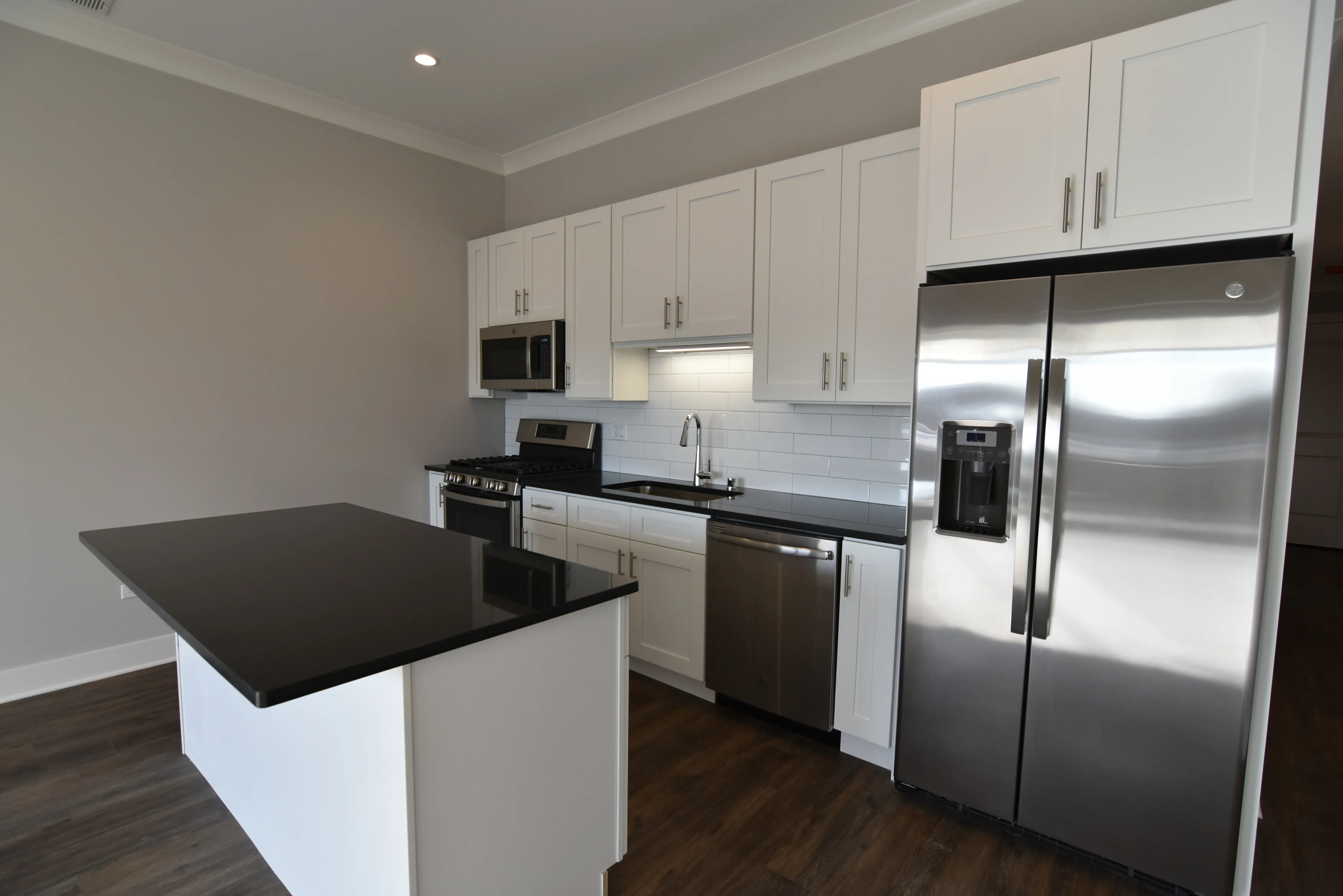 927 W Irving Park Rd   60613 60613-unit#504-Chicago-IL