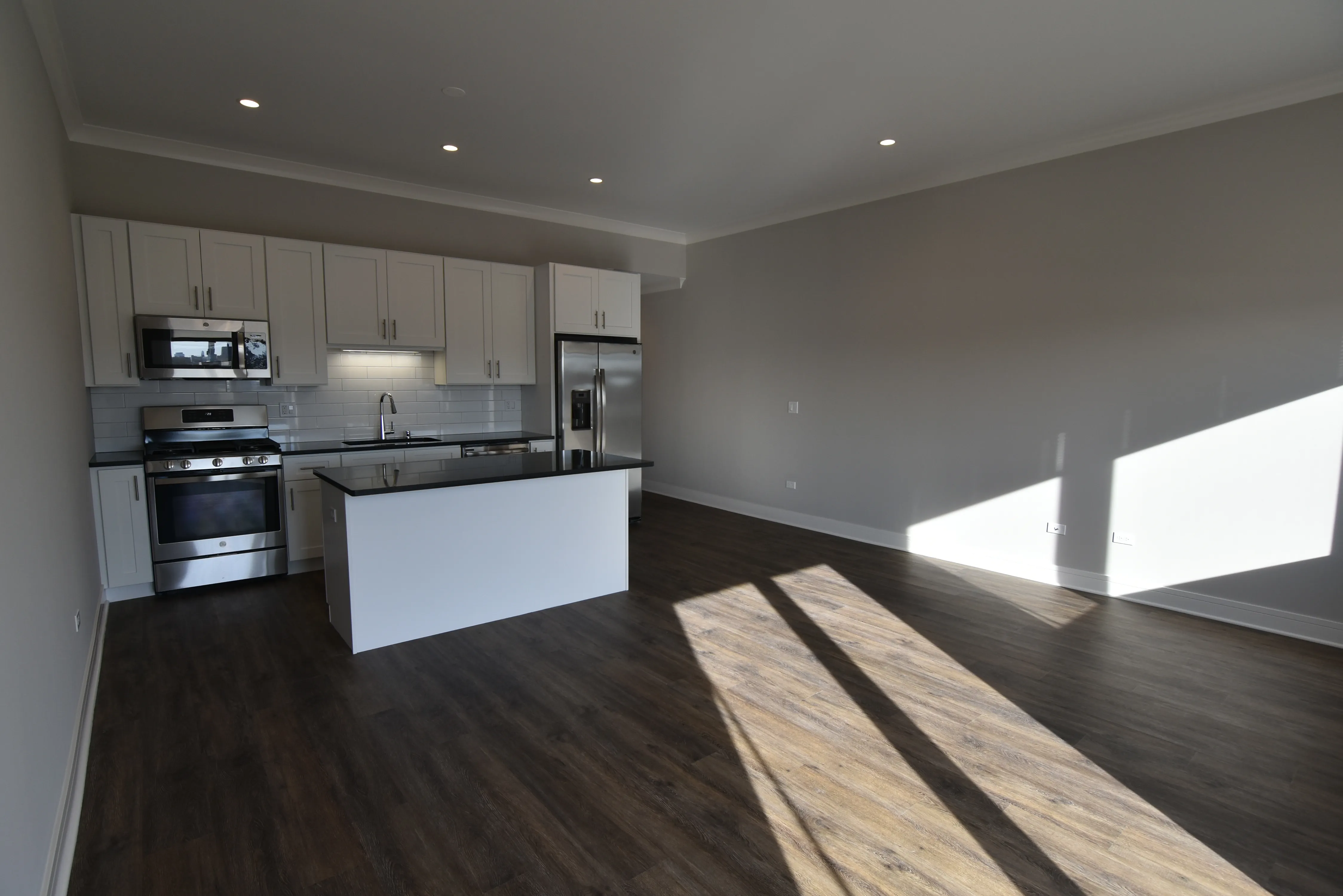927 W Irving Park Rd   60613 60613-unit#504-Chicago-IL