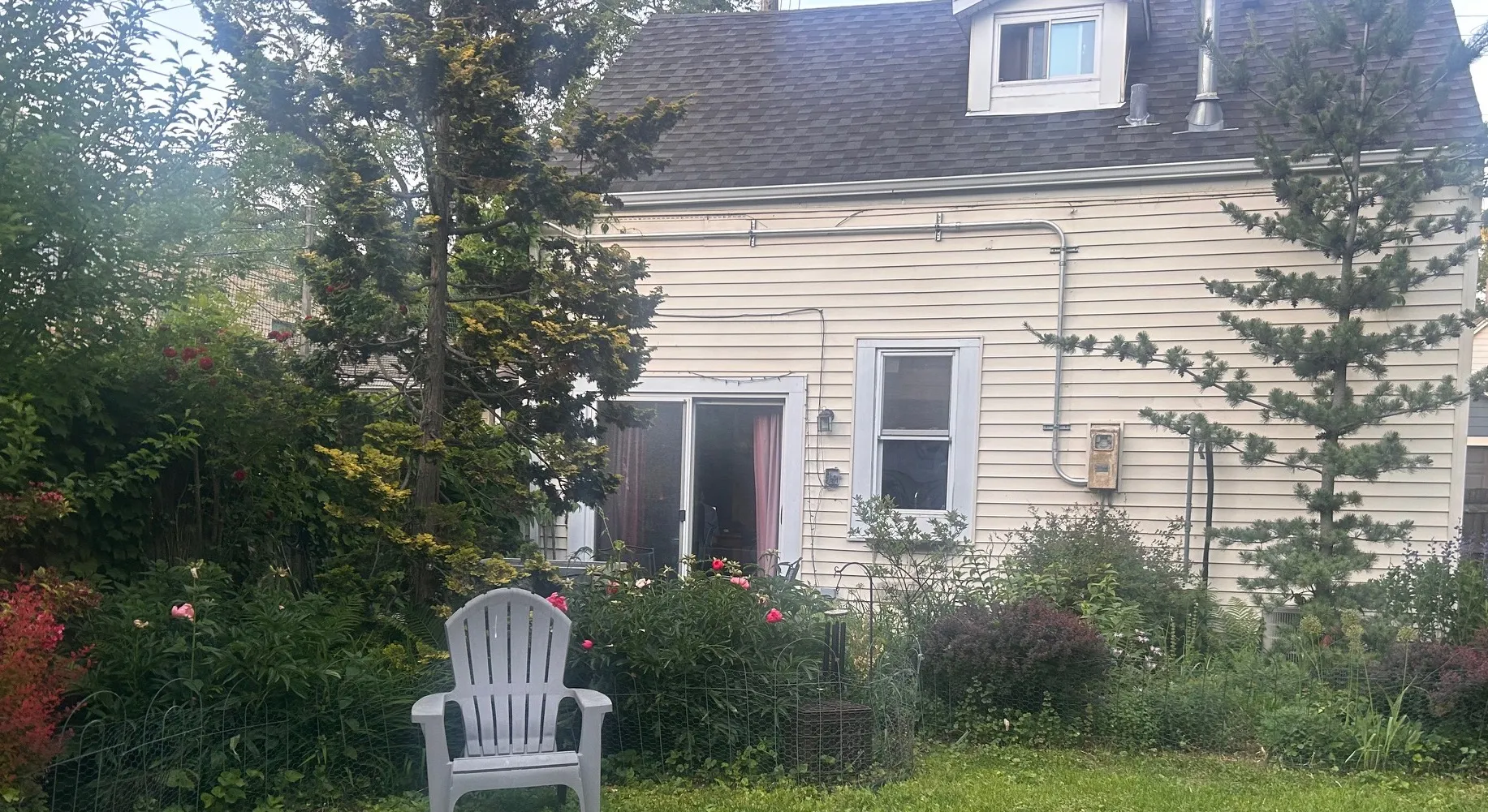 KITCHEN, FACING LIVING ROOM