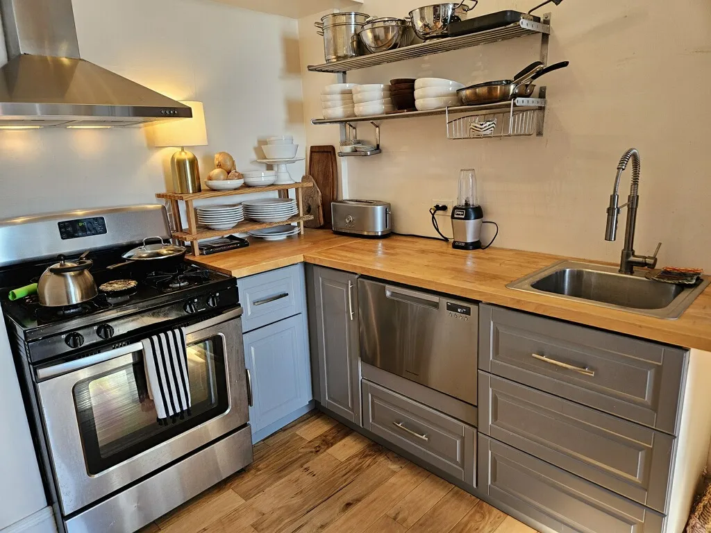 1205 W Sherwin Ave 60626 60626-Sherwin on the Lake-unit#614-Chicago-IL