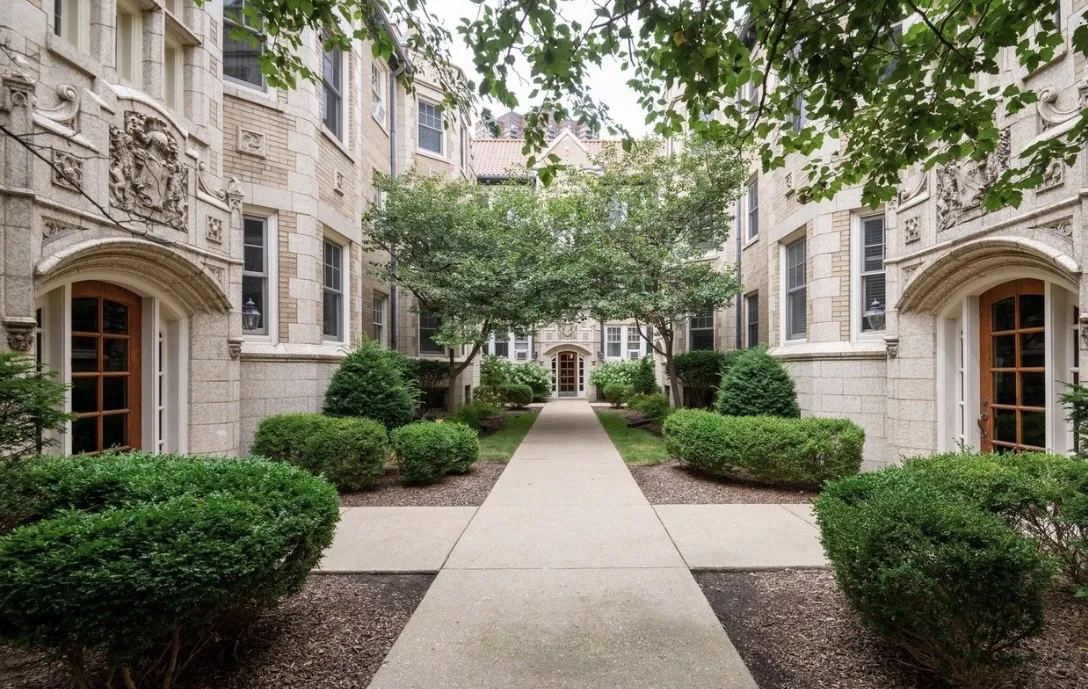 538 W Brompton Ave 60657 60657-Chicago-IL