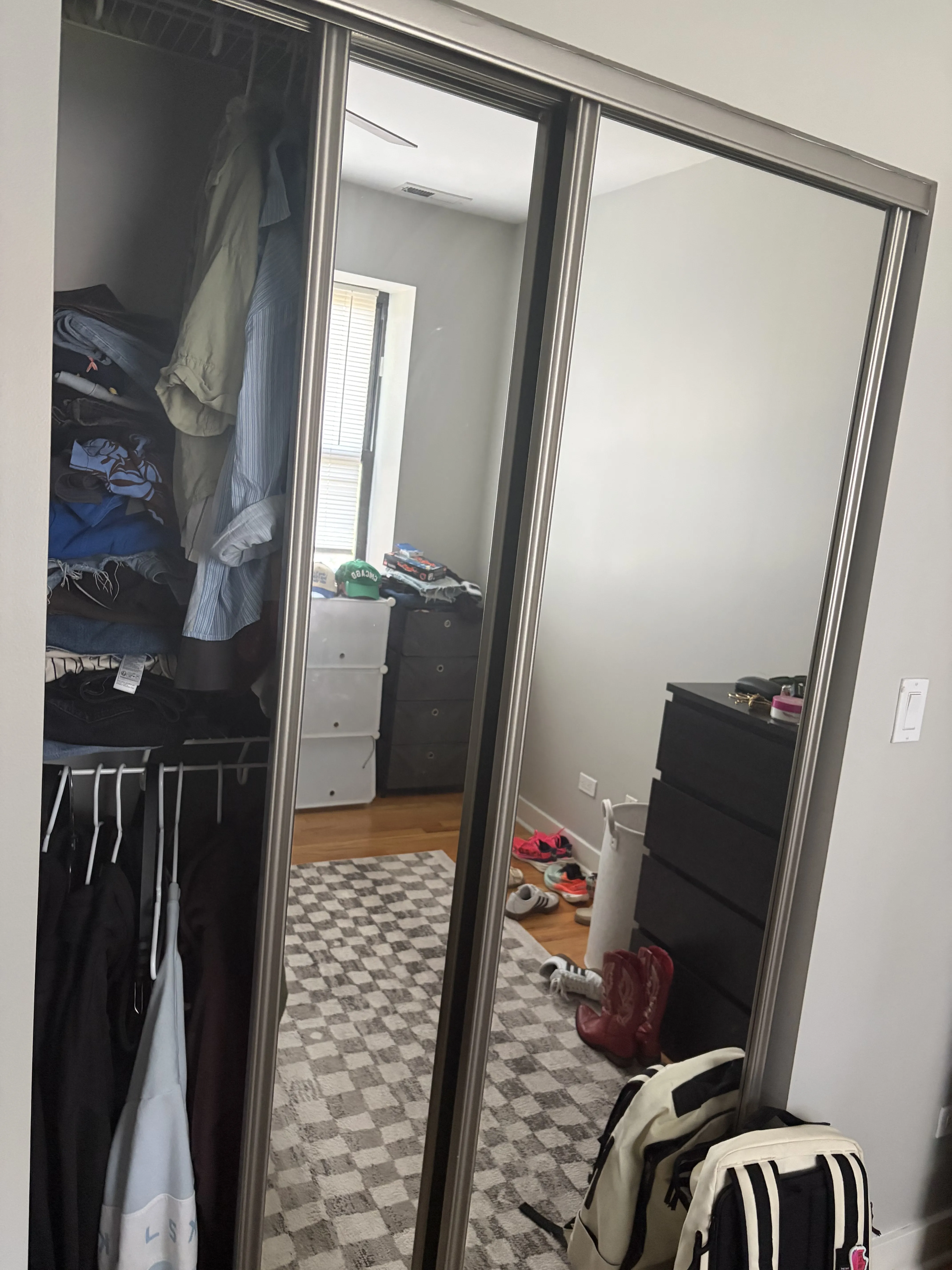 2243 W Barry Ave 60618 60618-Chicago-IL