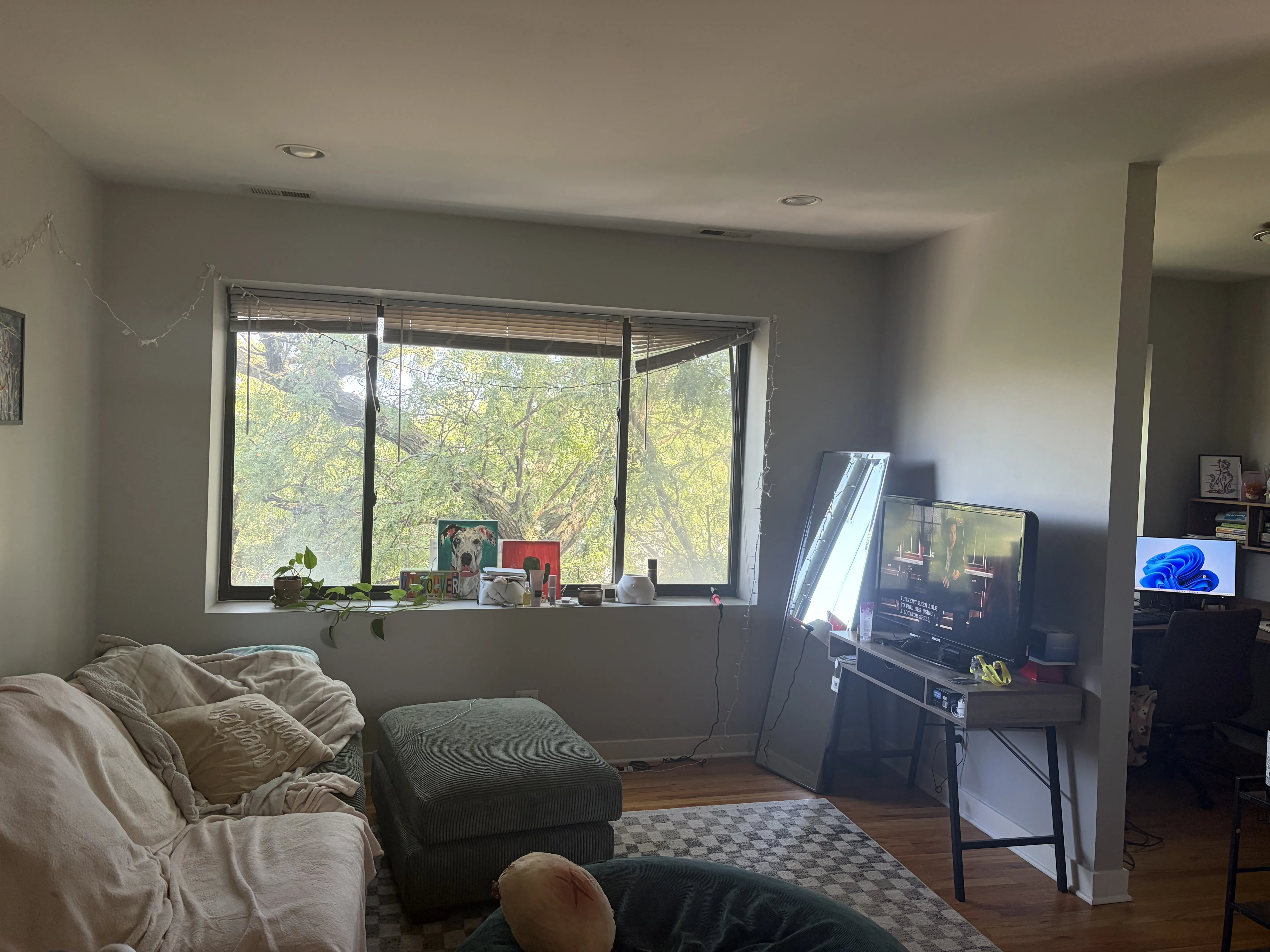 2243 W Barry Ave 60618 60618-Chicago-IL