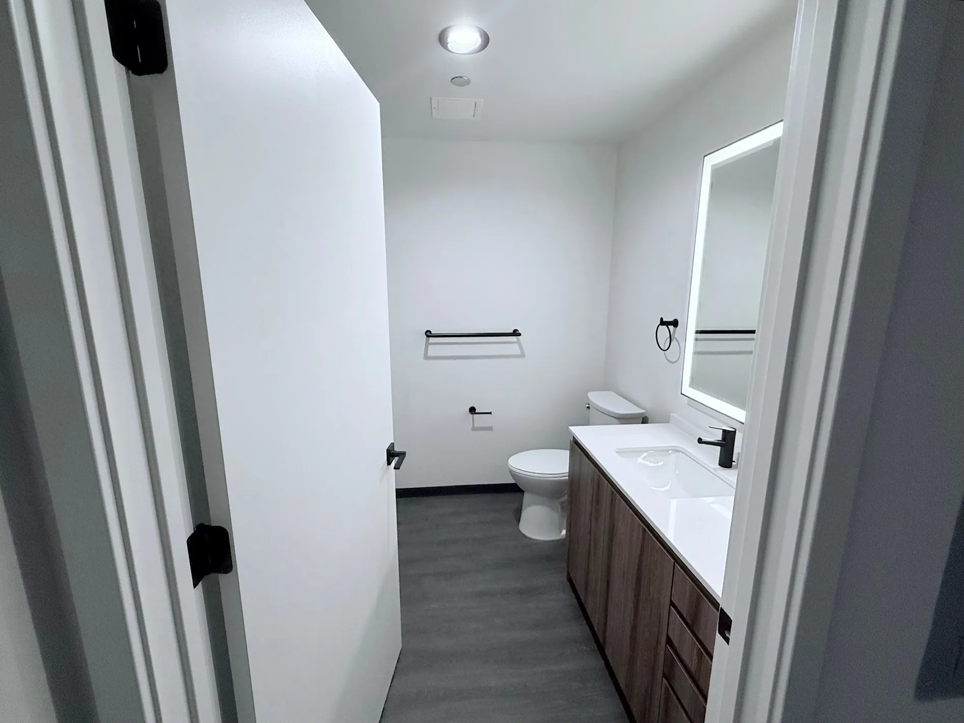150 N Ashland Ave   60607 60607-unit#617-Chicago-IL