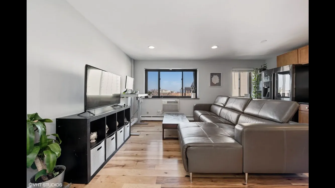 607 W Wrightwood Ave 60614 60614-unit#602-Chicago-IL
