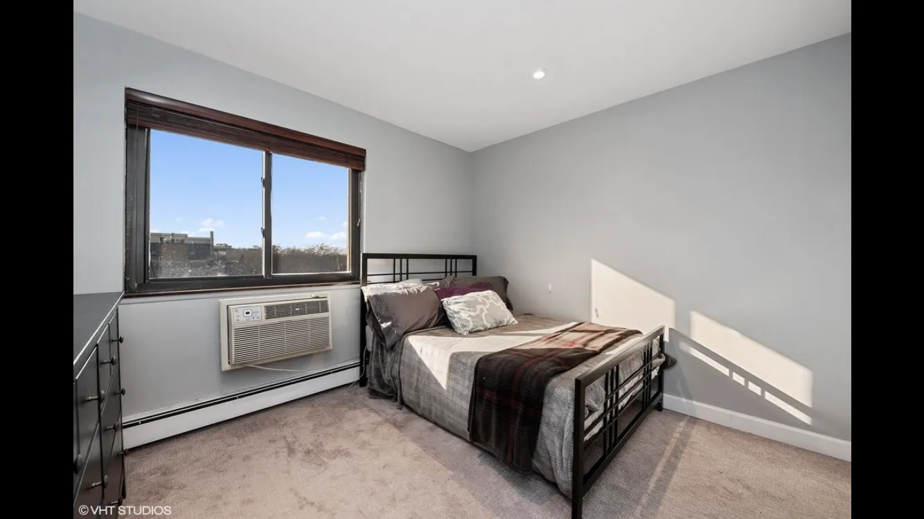 607 W Wrightwood Ave   60614 60614-unit#602-Chicago-IL