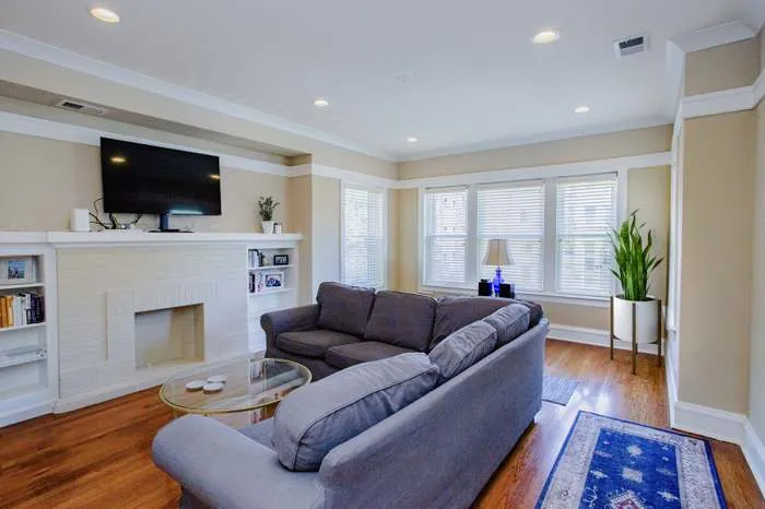 2721 W Winnemac Ave 60625 60625-unit#2-Chicago-IL