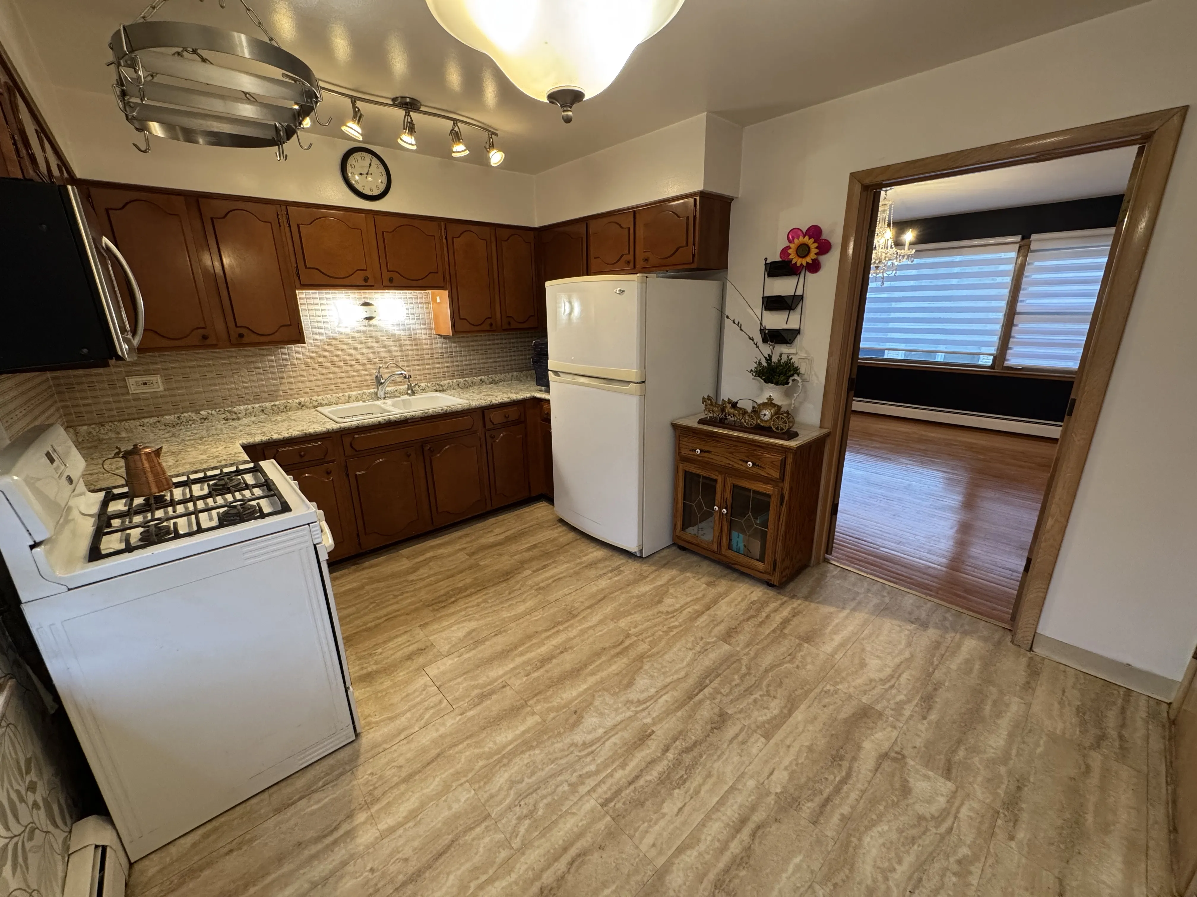 6331 W Devon Ave   60646 60646-unit#2R-Chicago-IL