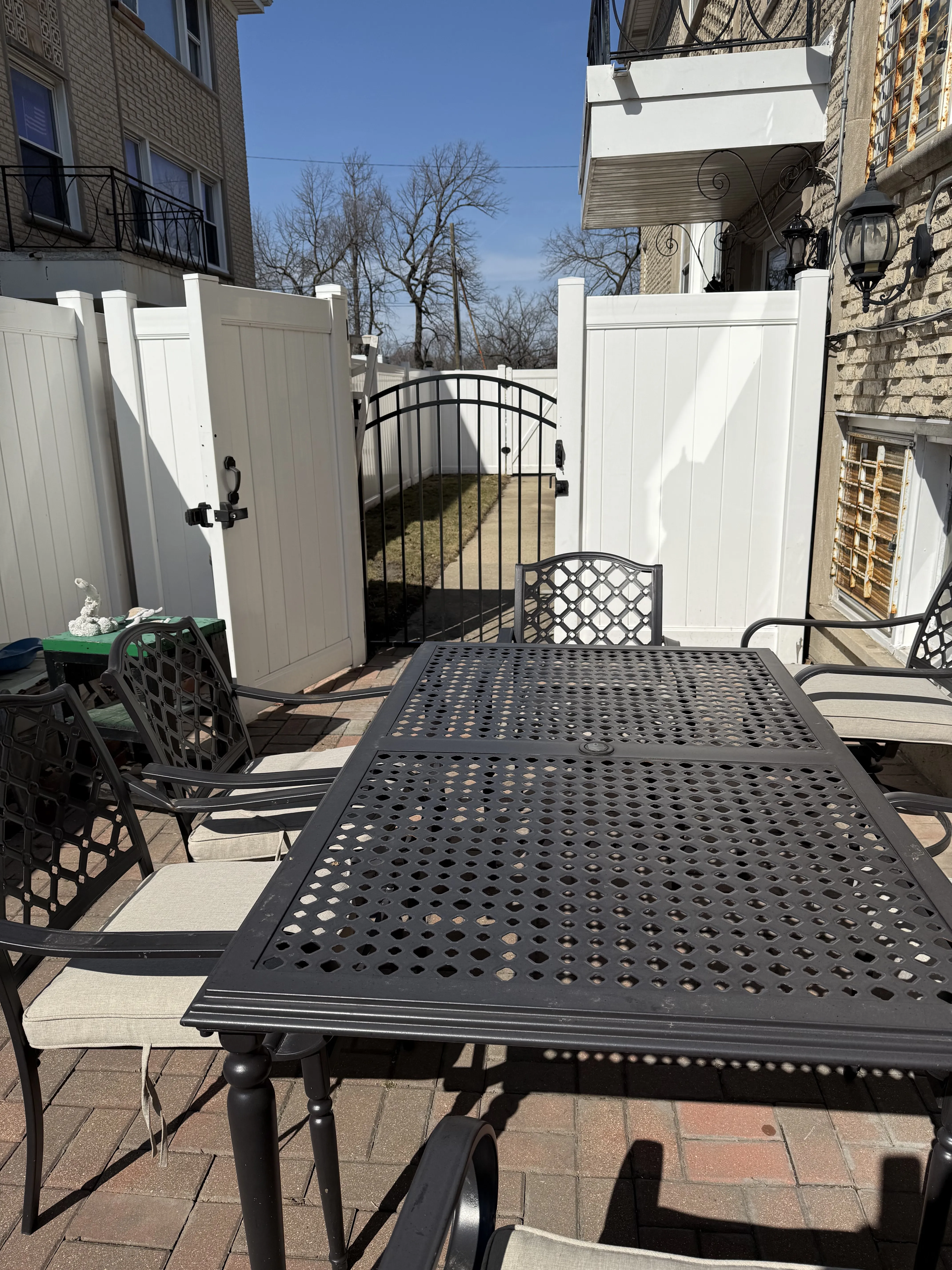 6331 W Devon Ave   60646 60646-unit#2R-Chicago-IL