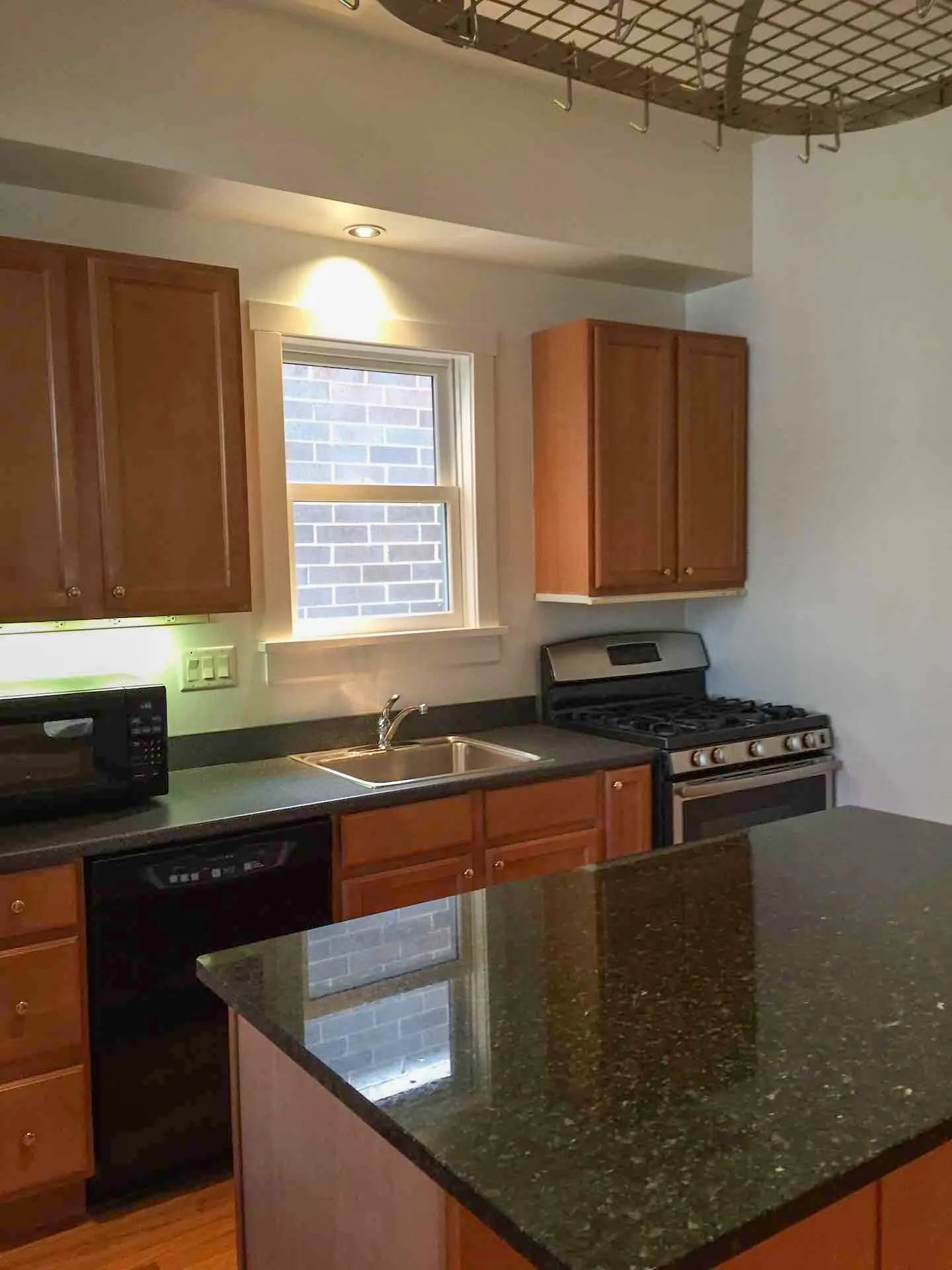 1426 W Barry Ave   60657 60657-unit#1F-Chicago-IL