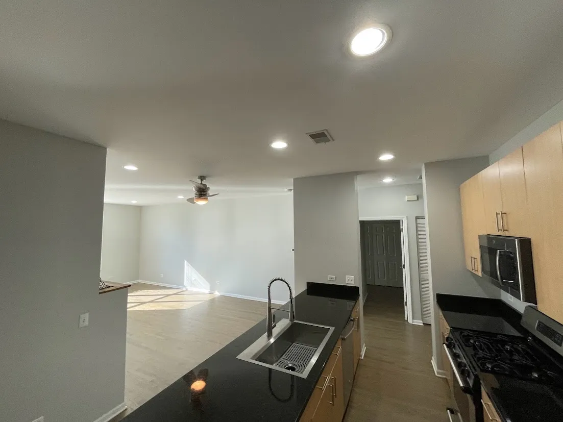 2040 W Belmont Ave 60618 60618-unit#404-Chicago-IL