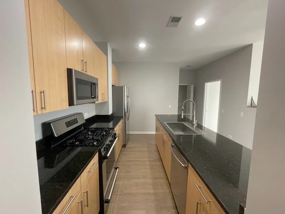 2040 W Belmont Ave 60618 60618-unit#404-Chicago-IL