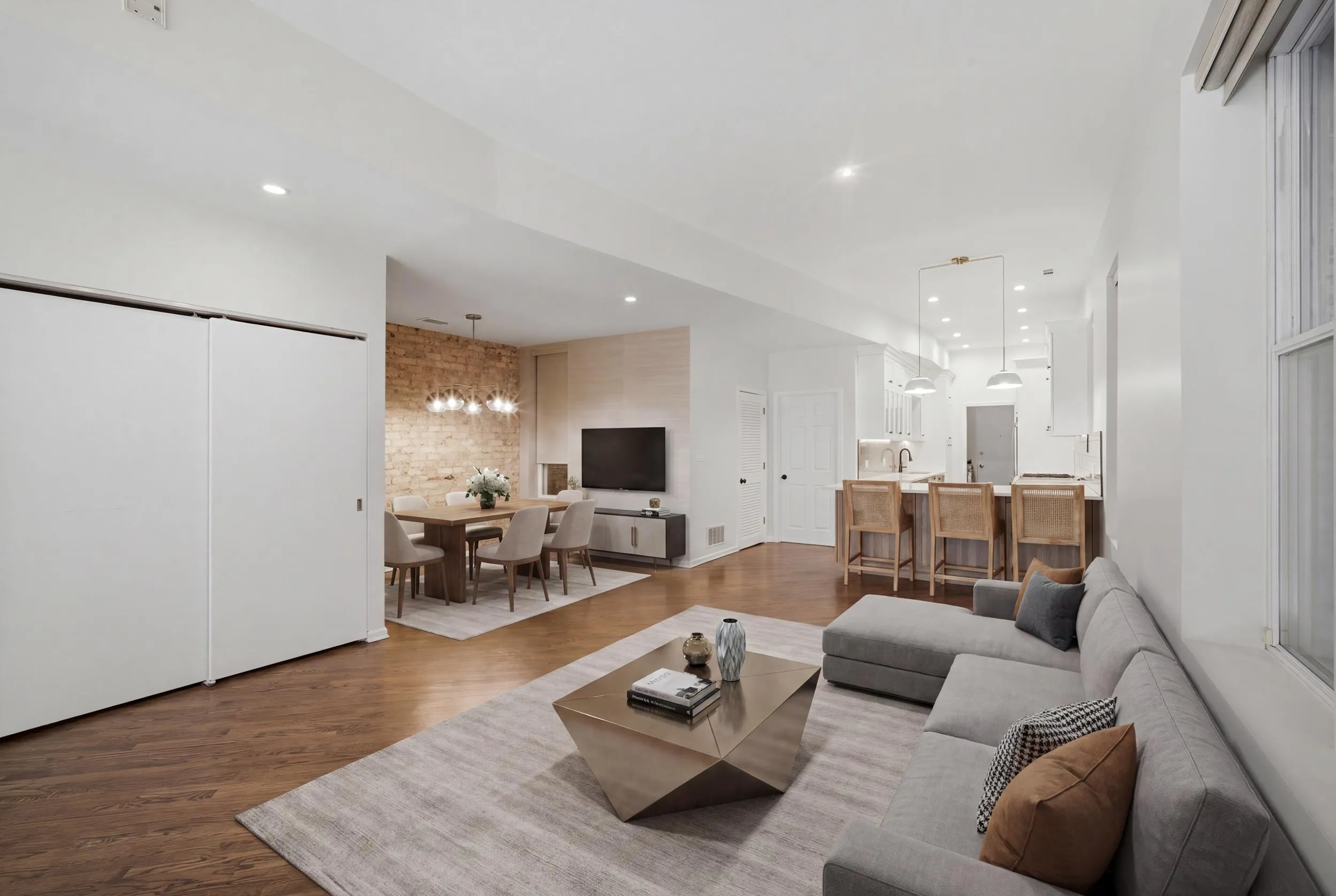 626 W Buckingham Pl   60657 60657-unit#1E-Chicago-IL