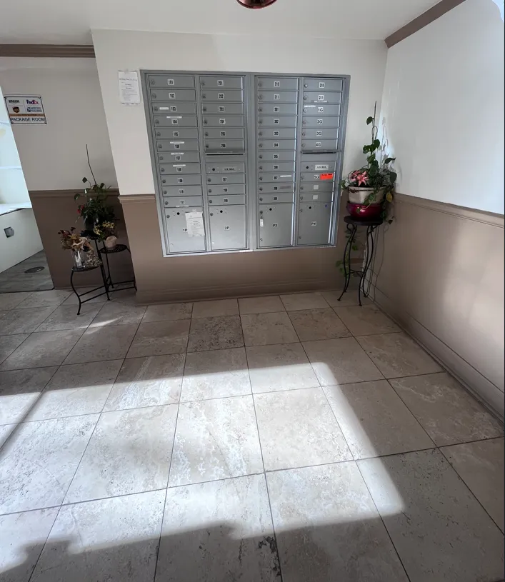640 W Briar Pl 60657 60657-unit#104-Chicago-IL